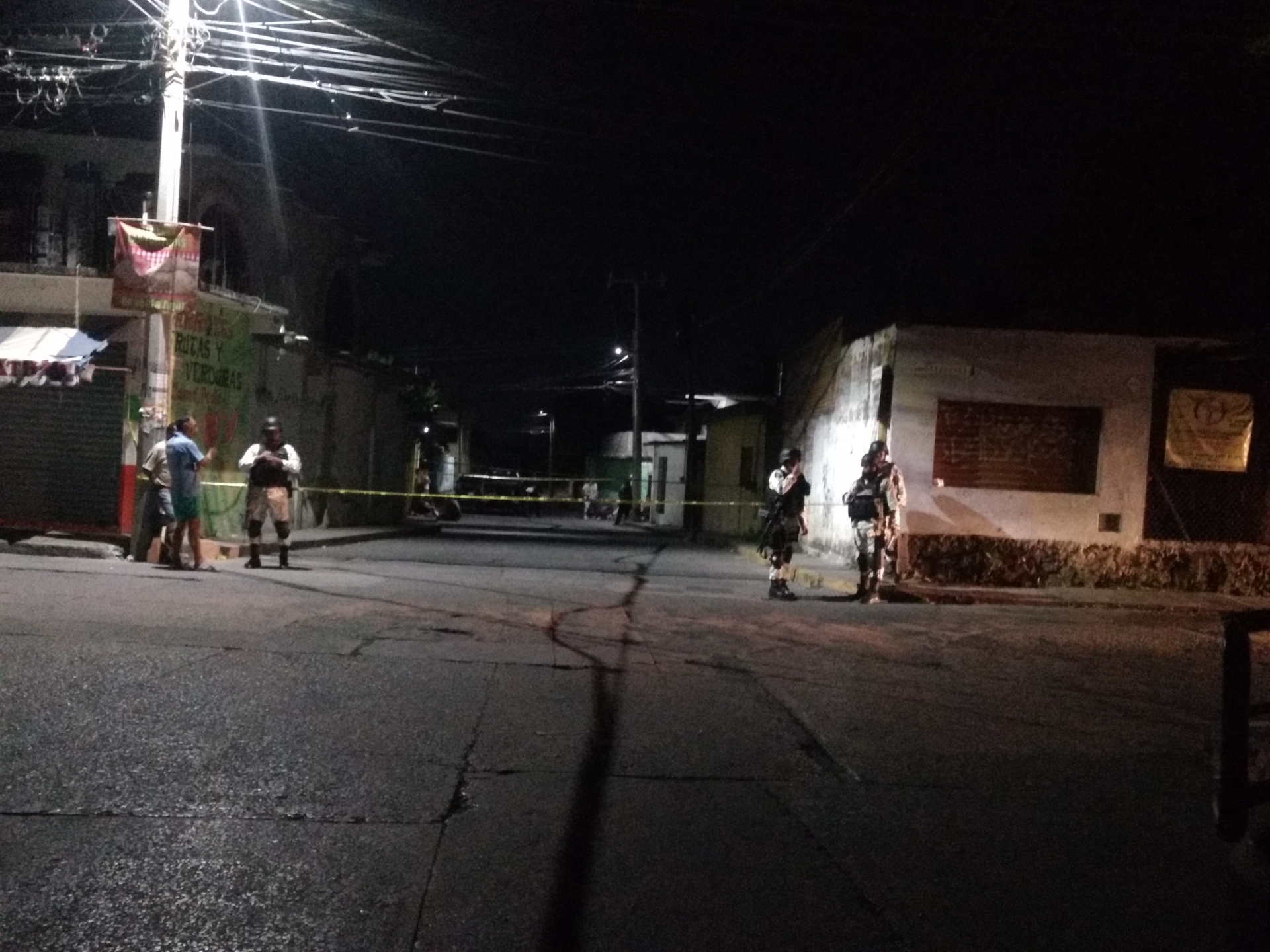 Acribillan a un hombre frente a su familia