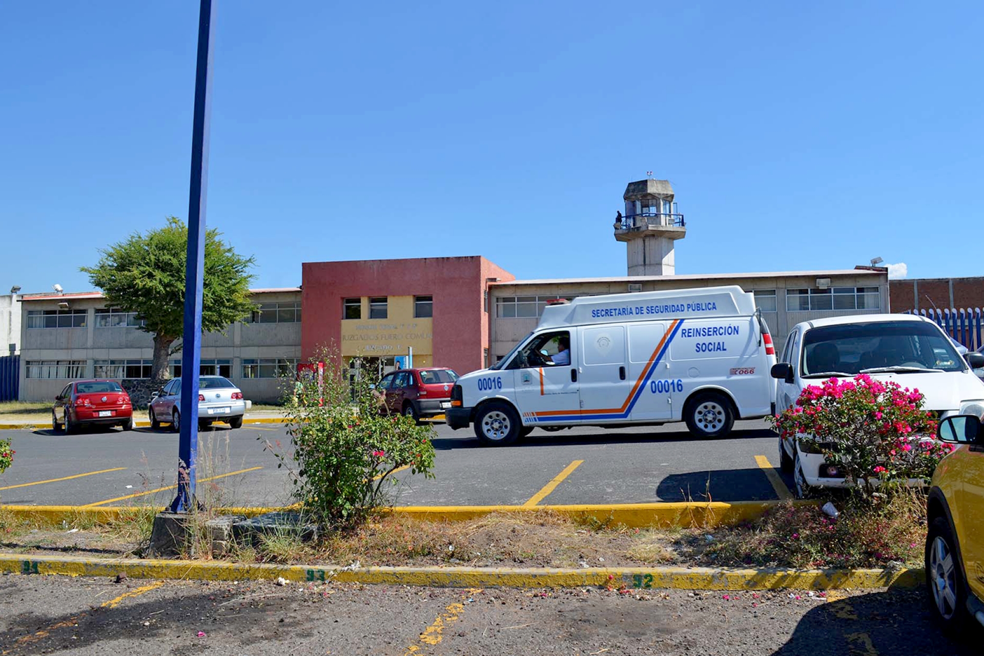 Hallan sin vida a un interno del penal de Atlacholoaya