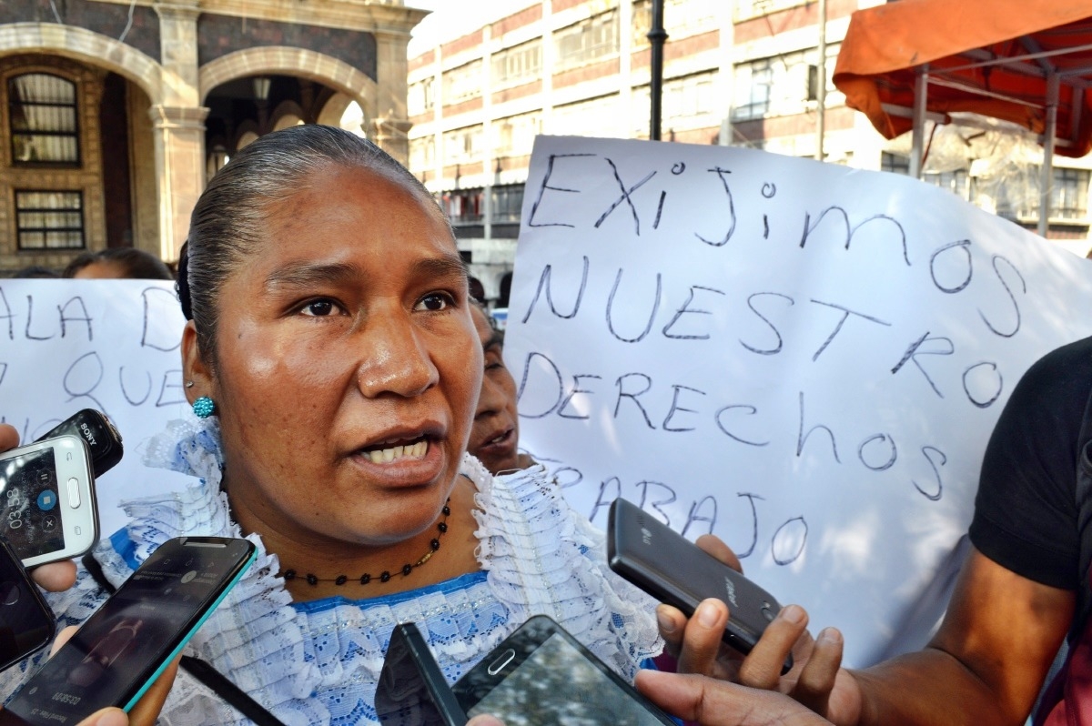 Artesanas reclaman espacios para vender sus productos en la Plaza de Armas