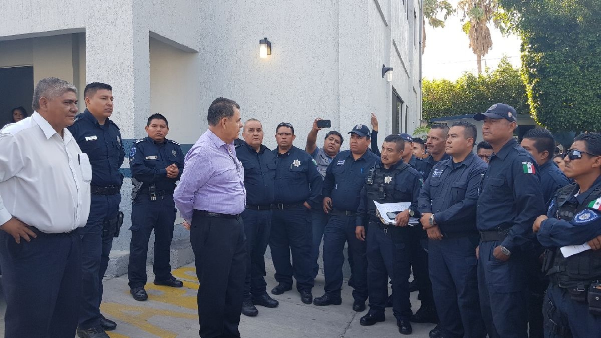 Protestan policías en Cuautla en exigencia del pago de su sueldo