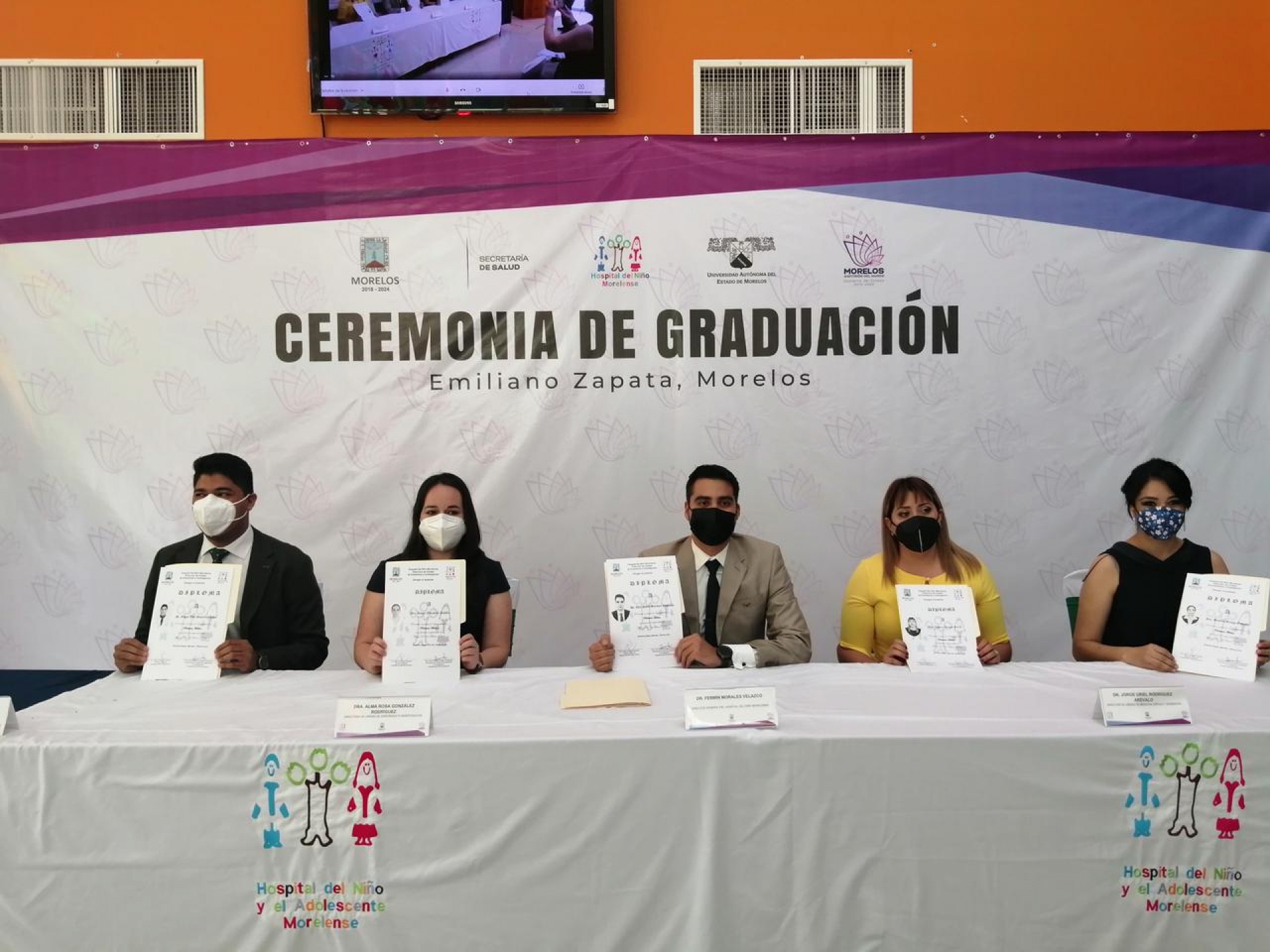 Egresan cinco nuevos pediatras del Hospital del Niño Morelense