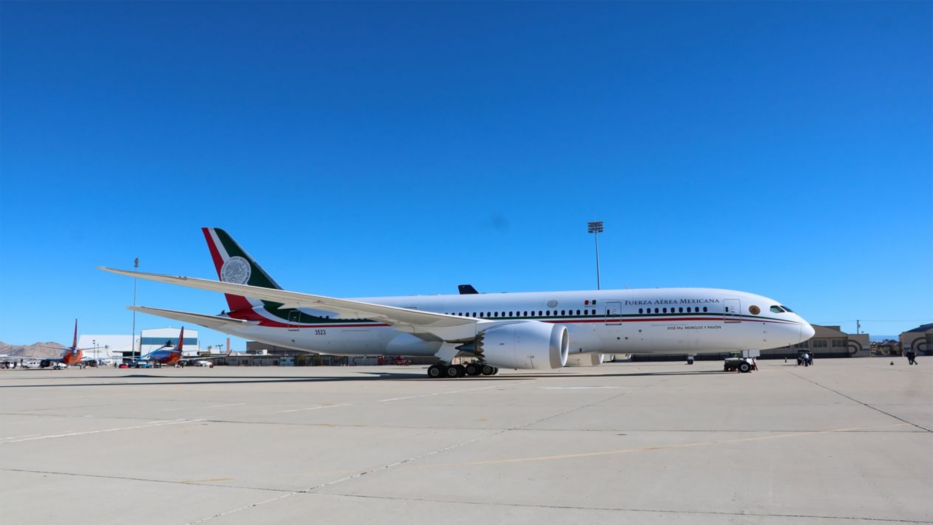 El 58% de los mexicanos rechaza rifa del avión presidencial