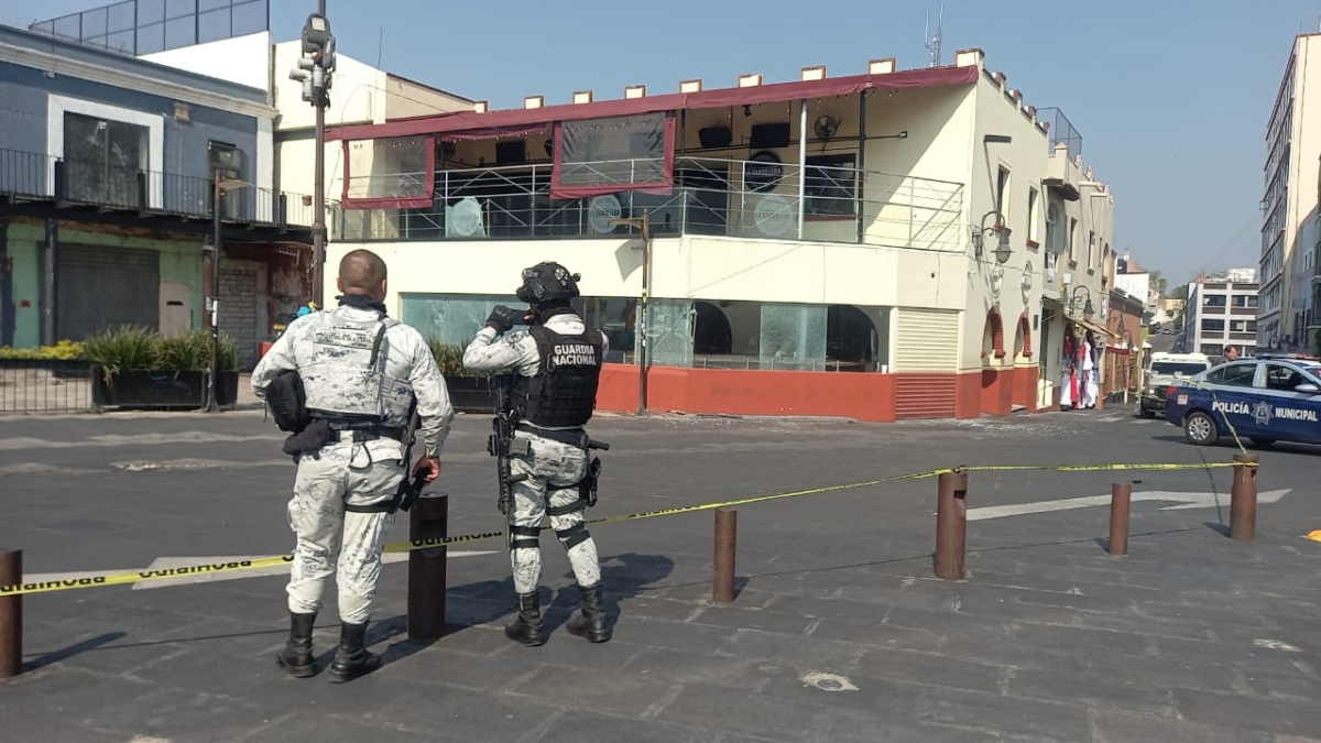 Acordonan calle Hidalgo frente a 'La Carrillera'