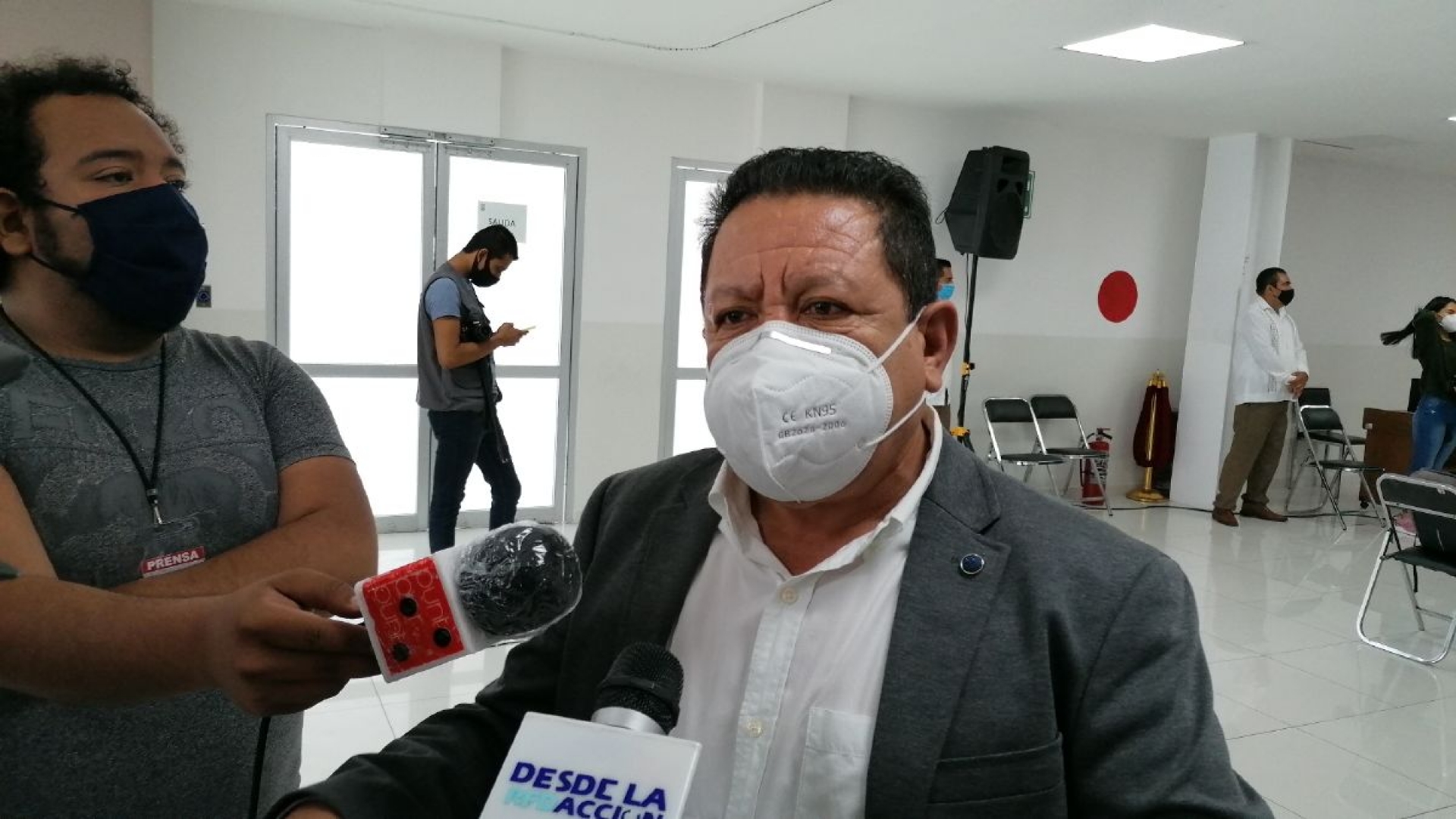 Llama diputado a no caer en confianza ante semáforo amarillo