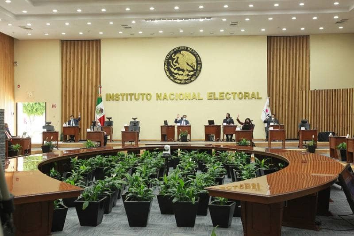 INE recorta presupuesto a consulta de revocación de mandato