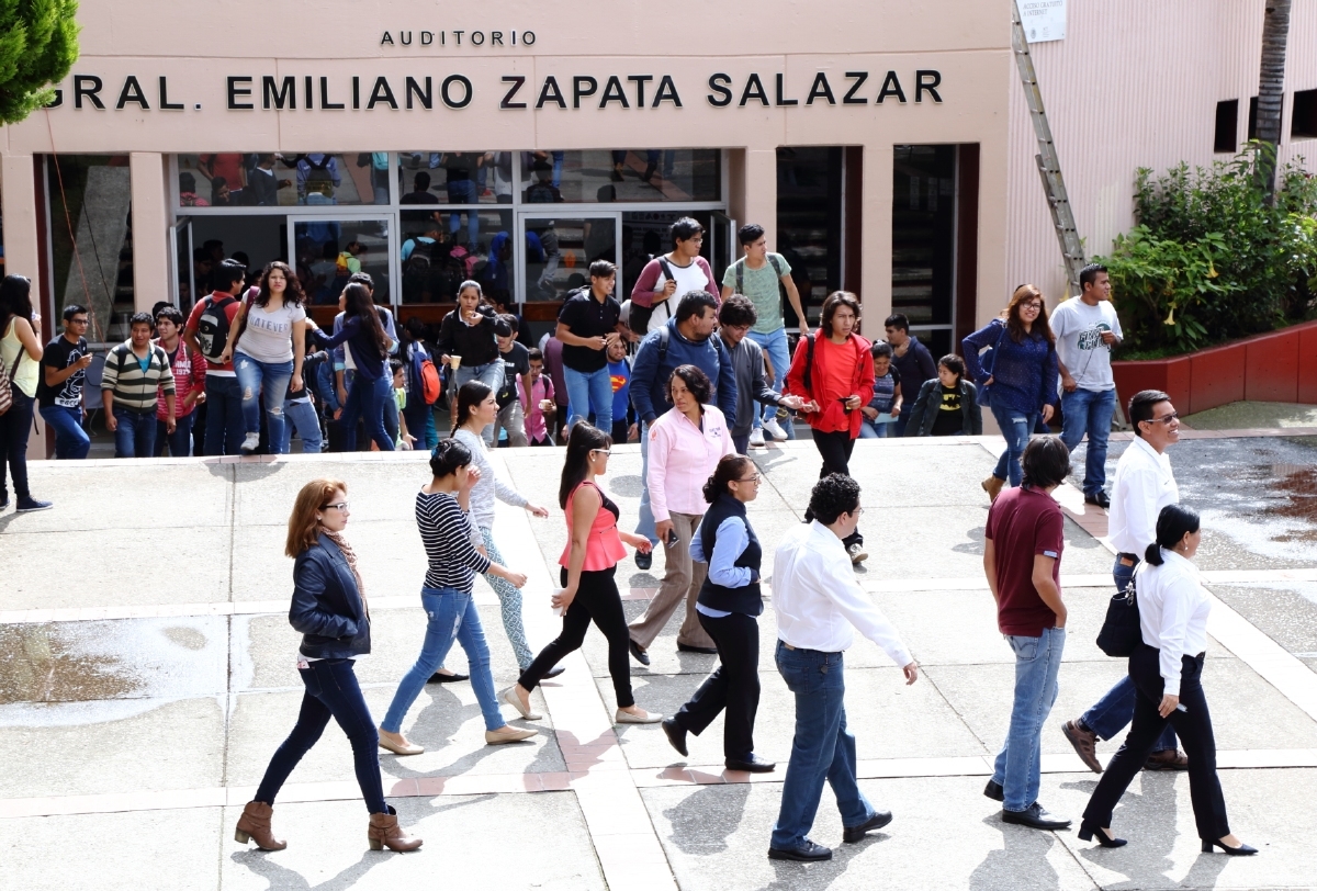 Exponen a estudiantes universitarios técnicas adecuadas para evacuación de edificios