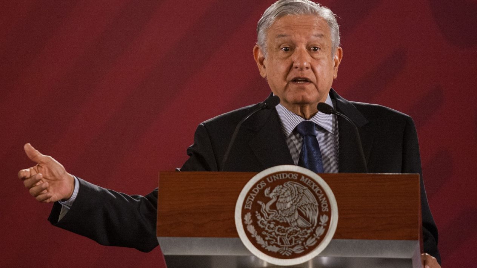AMLO niega despidos de enfermeras y médicos; 'es propaganda para afectarnos'