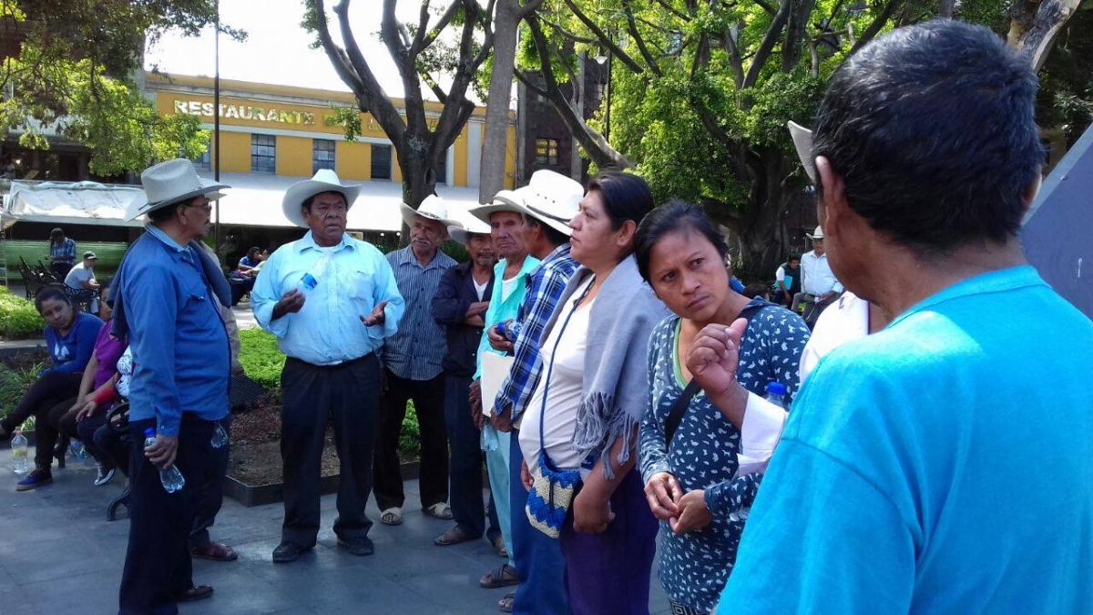 Se manifiestan habitantes de Amilcingo