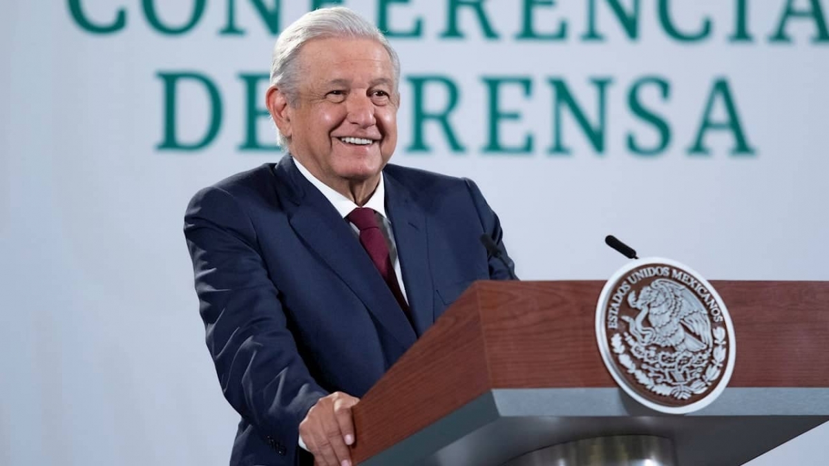 AMLO anuncia su nuevo libro, se titulará "A la mitad del camino"