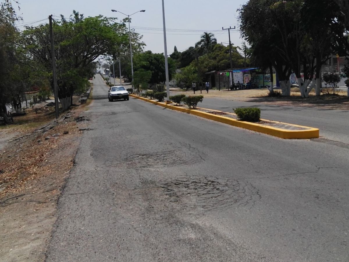 Piden atender mal estado del bulevar de la comunidad de Xochicalco