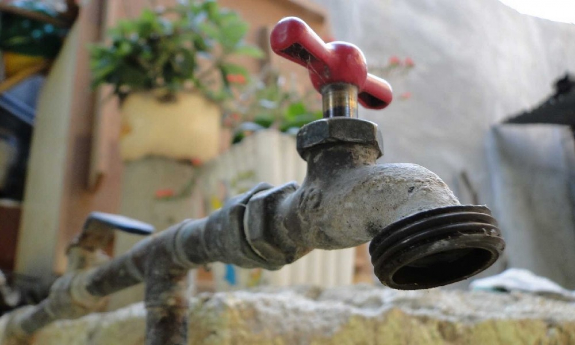 Denuncian que el agua en la colonia Revolución huele mal
