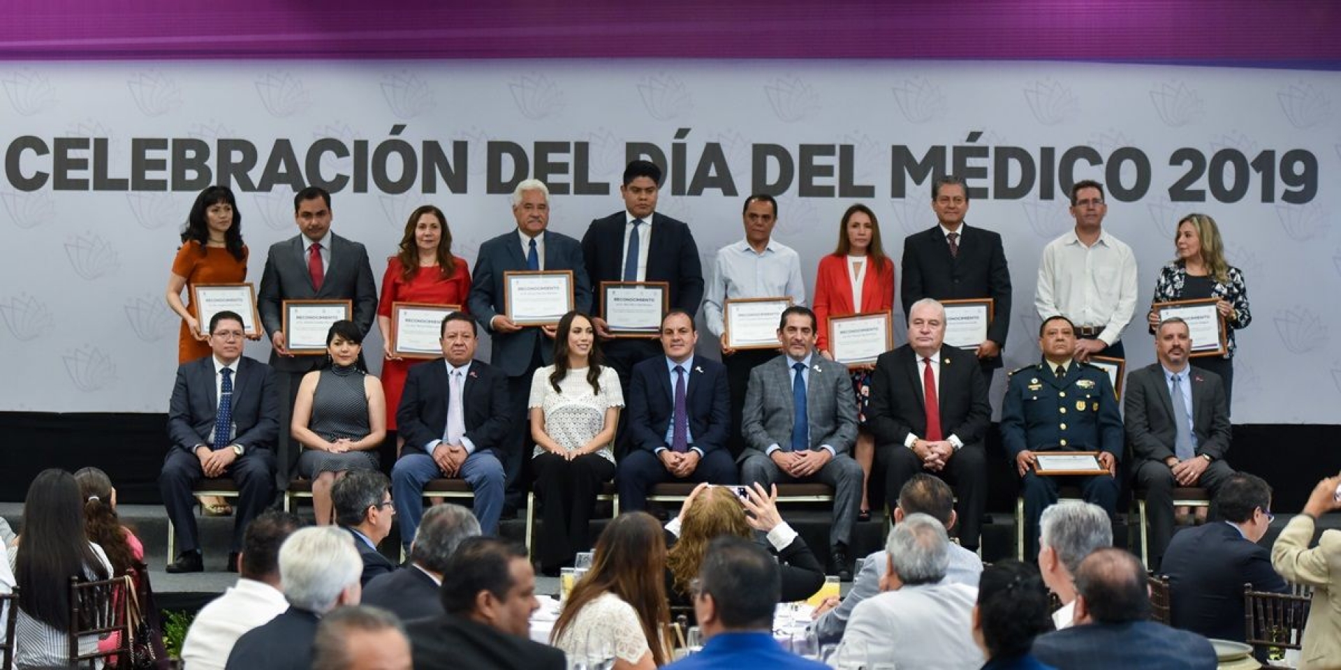 Honra Cuauhtémoc Blanco vocación de médicos morelenses