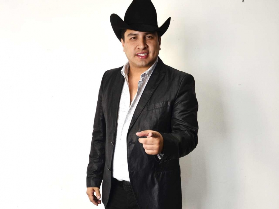 Se defiende Julión Álvarez de ataques por comentarios sobre la mujer