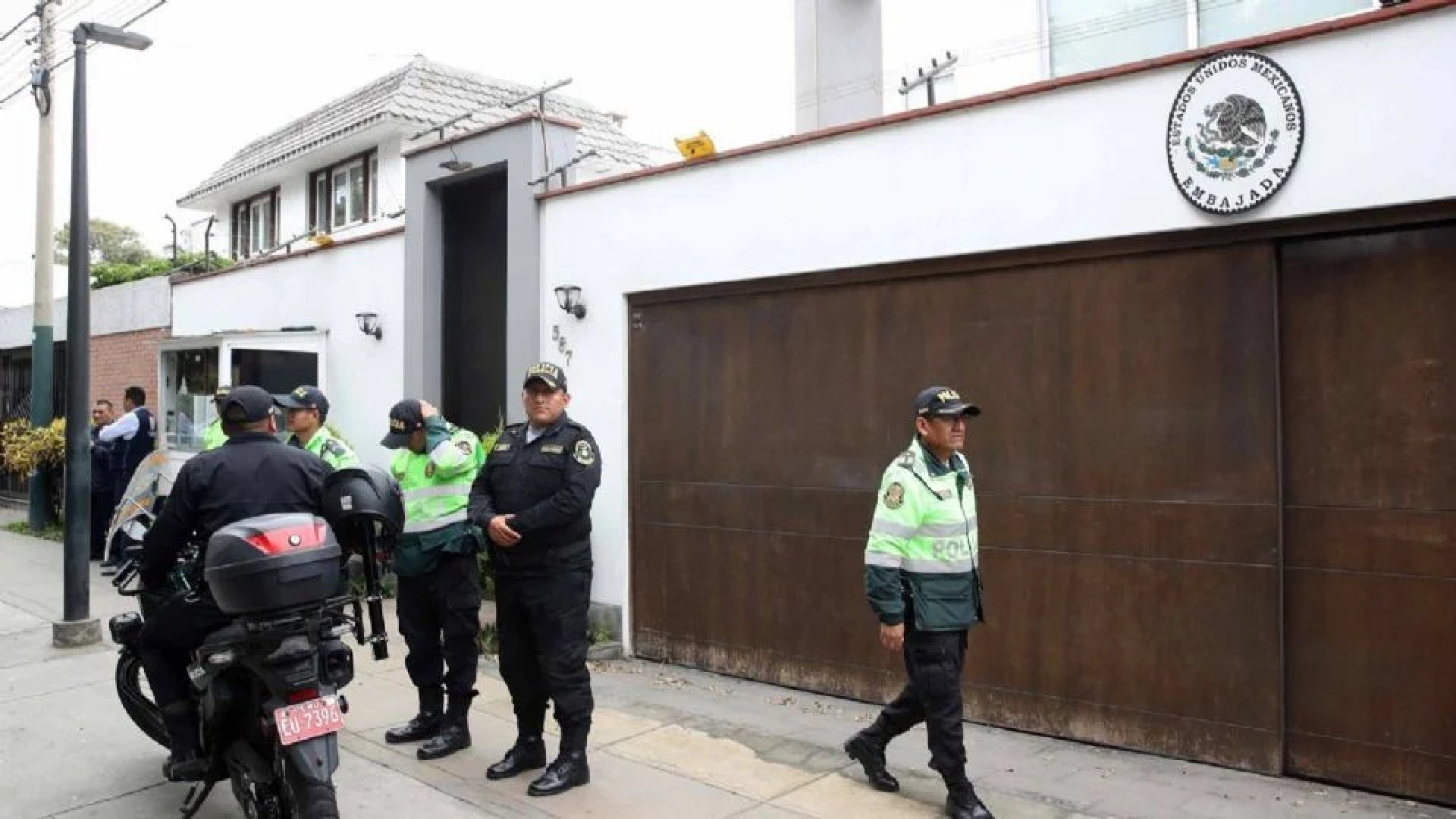 Perú descarta ingresar a embajada mexicana para detener a Betssy Chávez