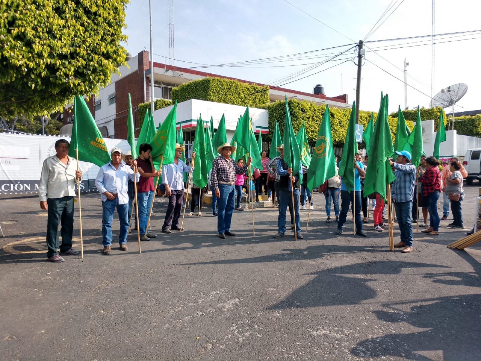 Se manifiesta la UNTA en la delegación de Sedesol