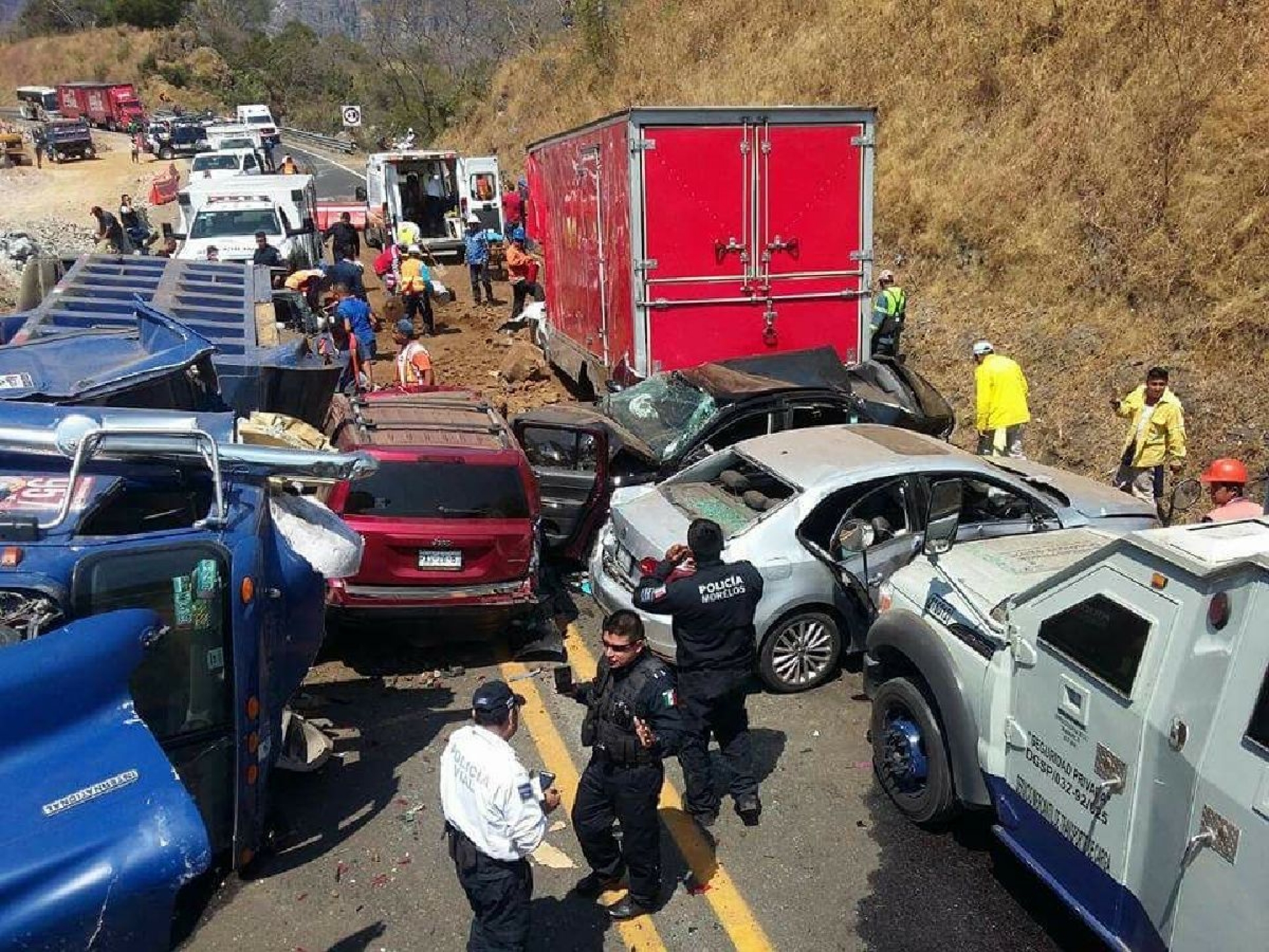 Carambola en autopista La Pera-Cuautla deja dos muertos