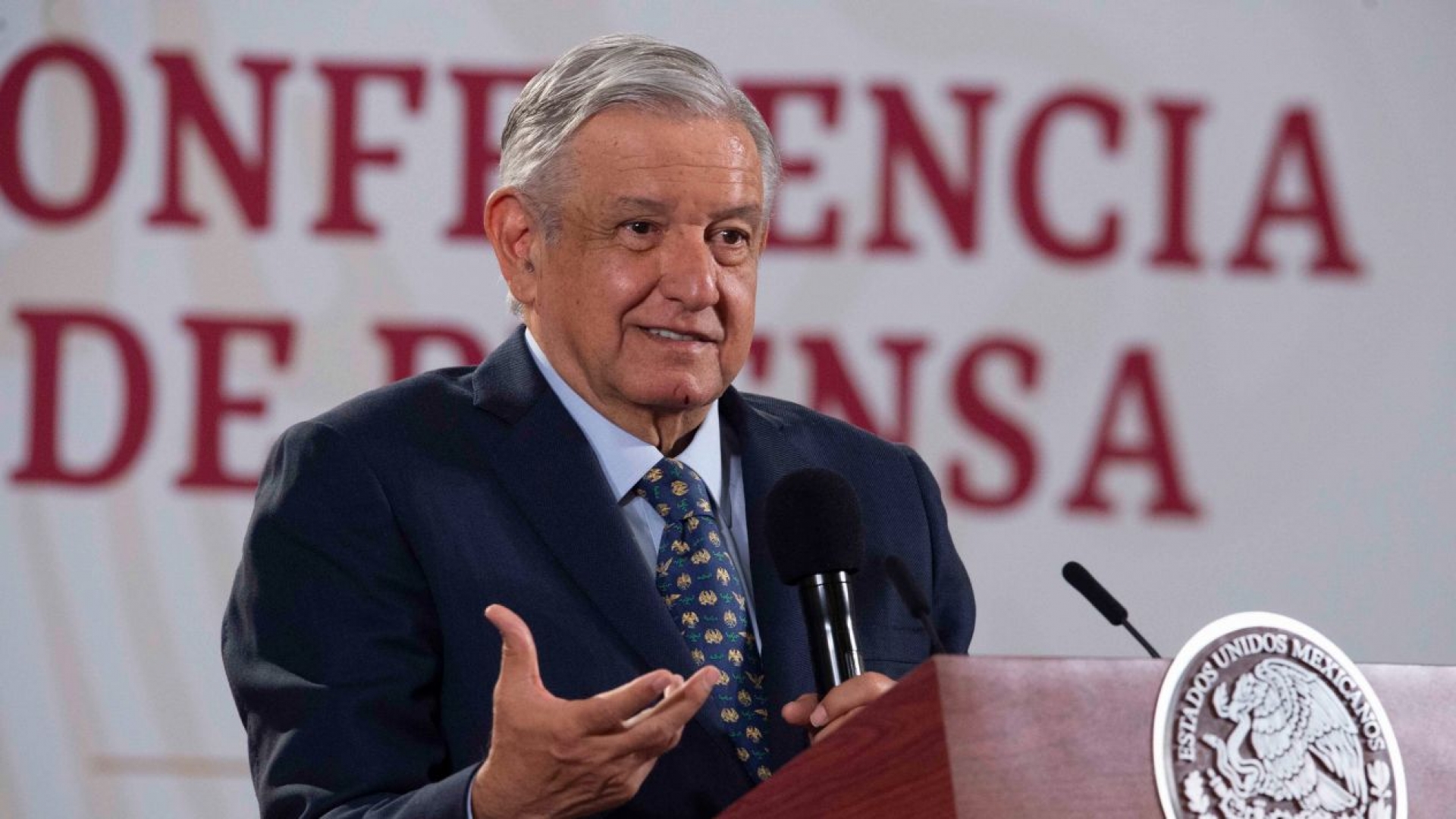 AMLO llama a superar los miedos y salir del confinamiento, pese a cifras récord de contagios