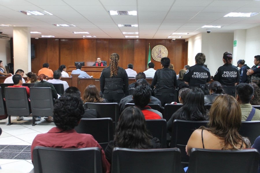 Absuelven a dos jóvenes que robaron un taxi; la víctima no acudió a declarar