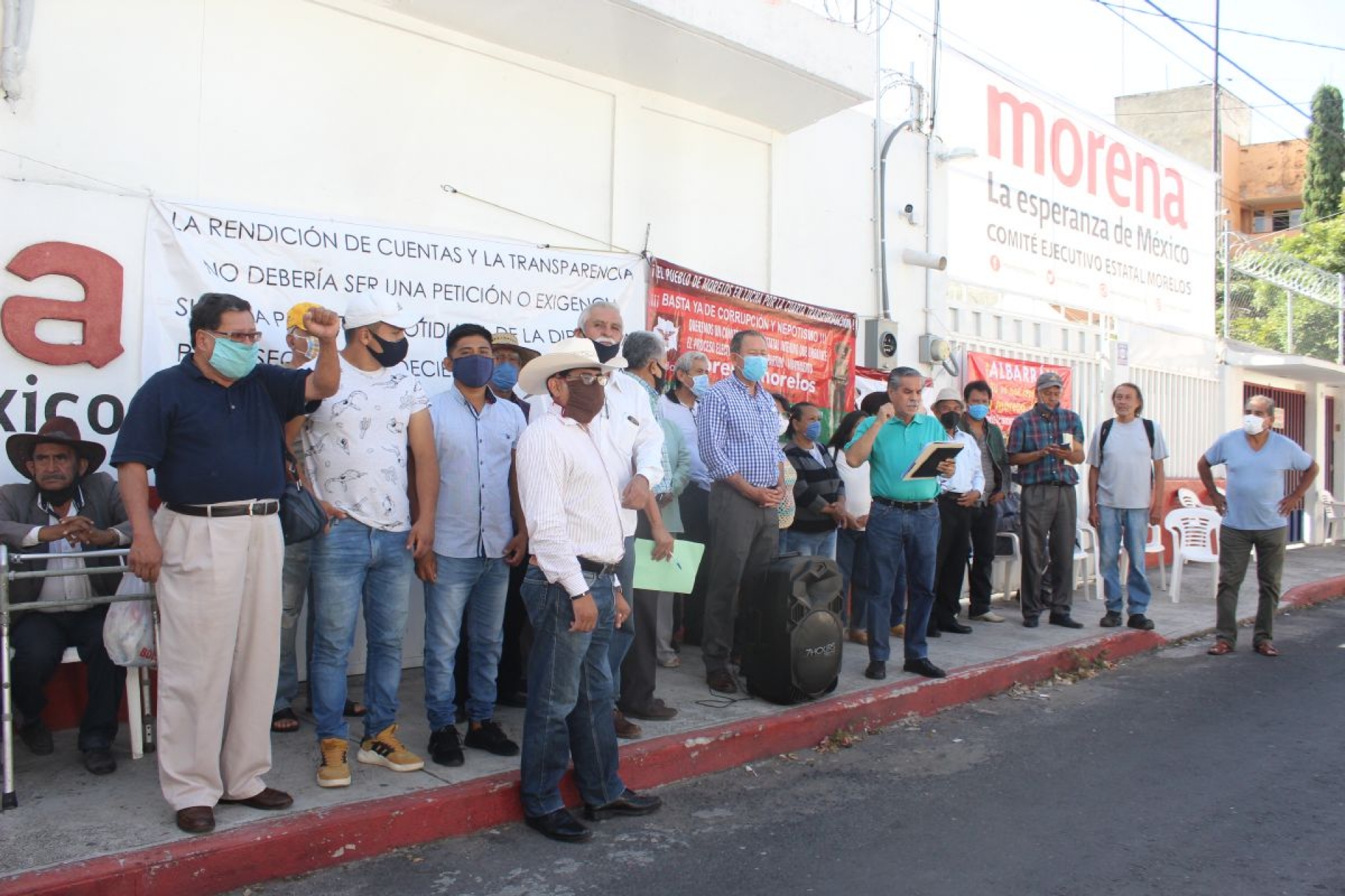 Seguirá el plantón en oficinas de Morena