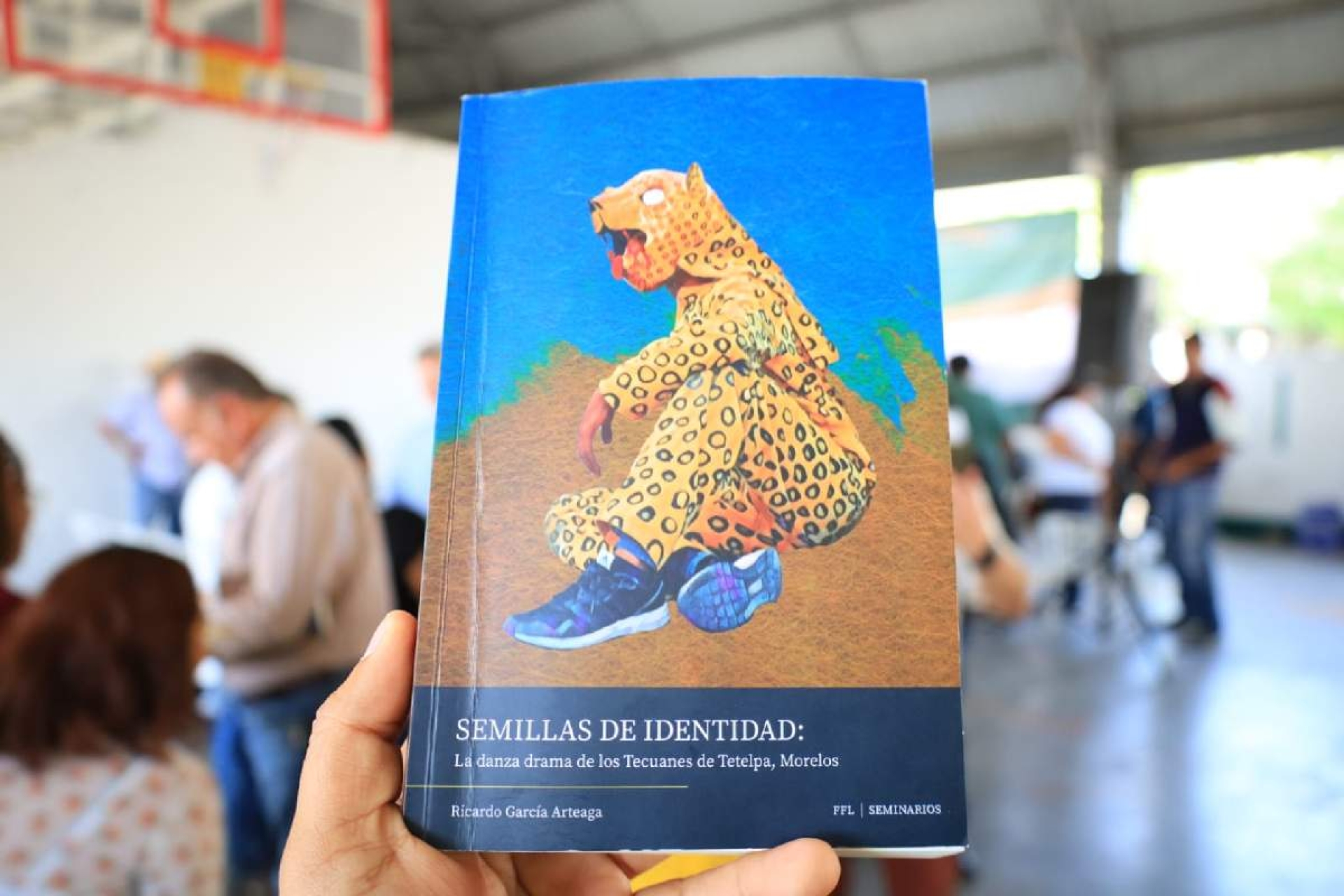 Editan libro en homenaje a danza de los Tecuanes de Tetelpa