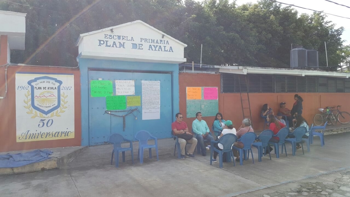 Toman las instalaciones de la Primaria Plan de Ayala en el barrio de Tlayehualco