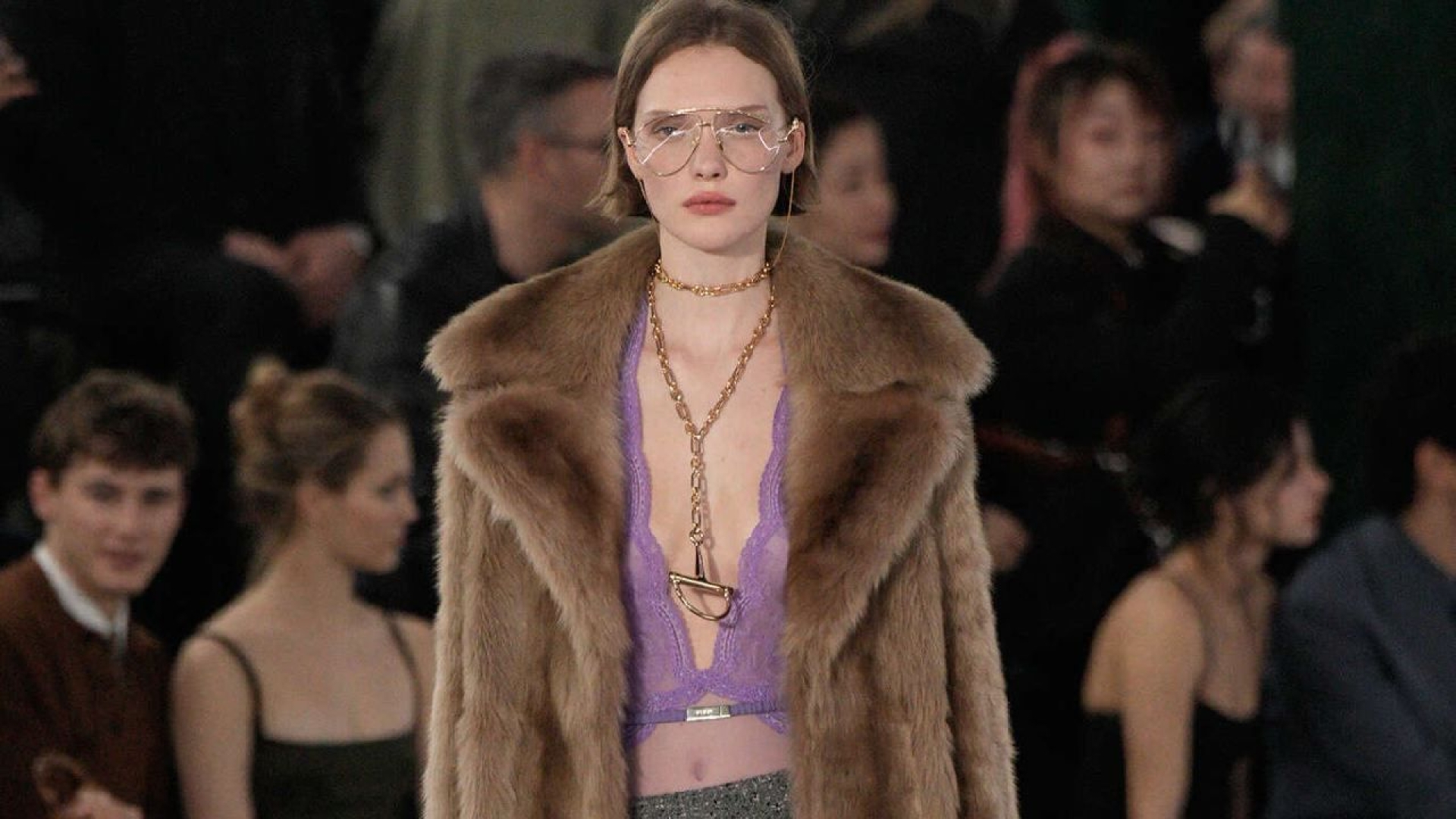 Gucci se inspira en los años 60 a los 90 en su colección de transición
