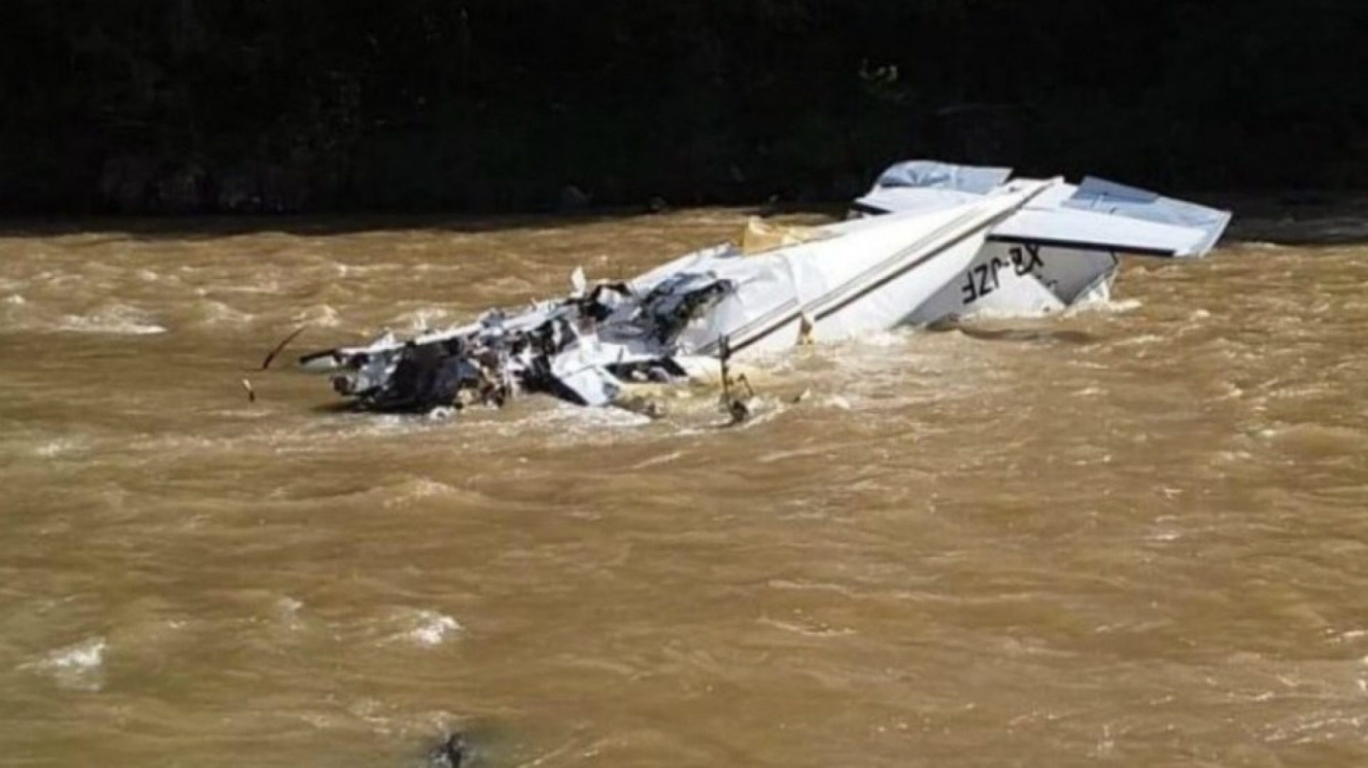 Se desploma avión pequeño en Michoacán; hay cinco muertos