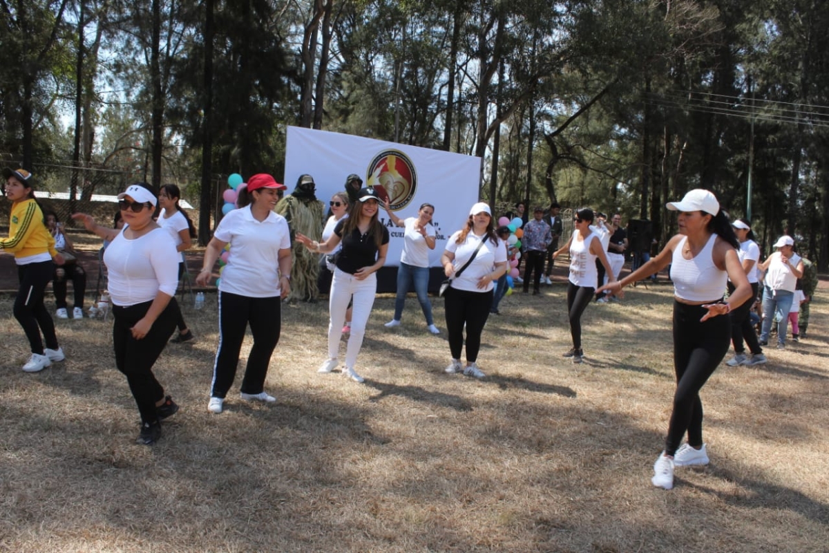 Festejan el 'Día de la familia' con caminata en la 24 Zona Militar