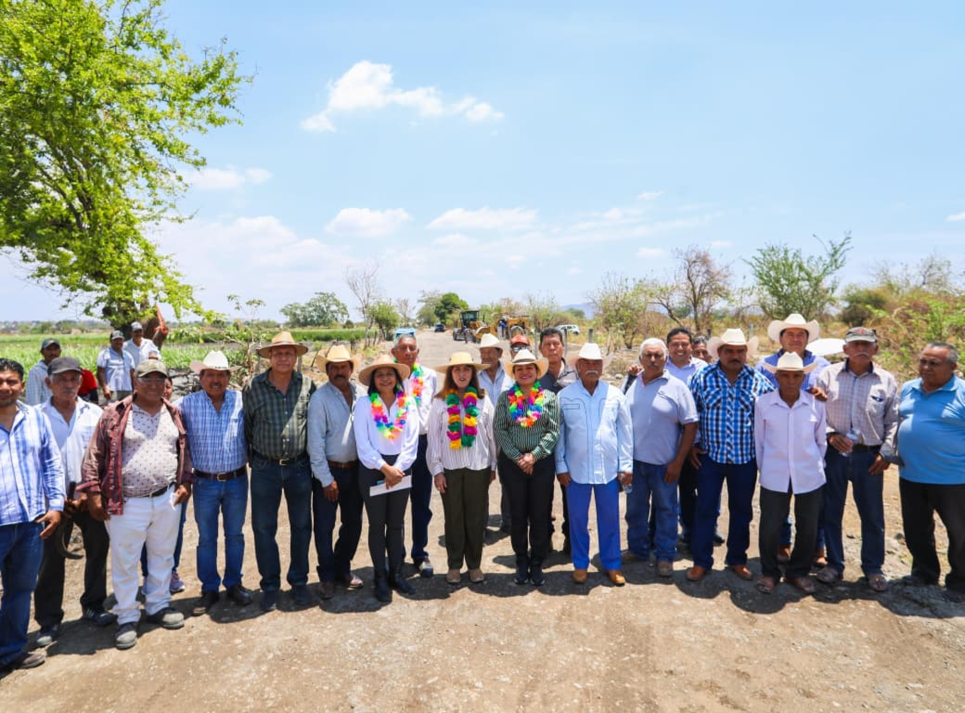 Mejora gobierno de Margarita González Saravia caminos de saca cosecha en Ayala