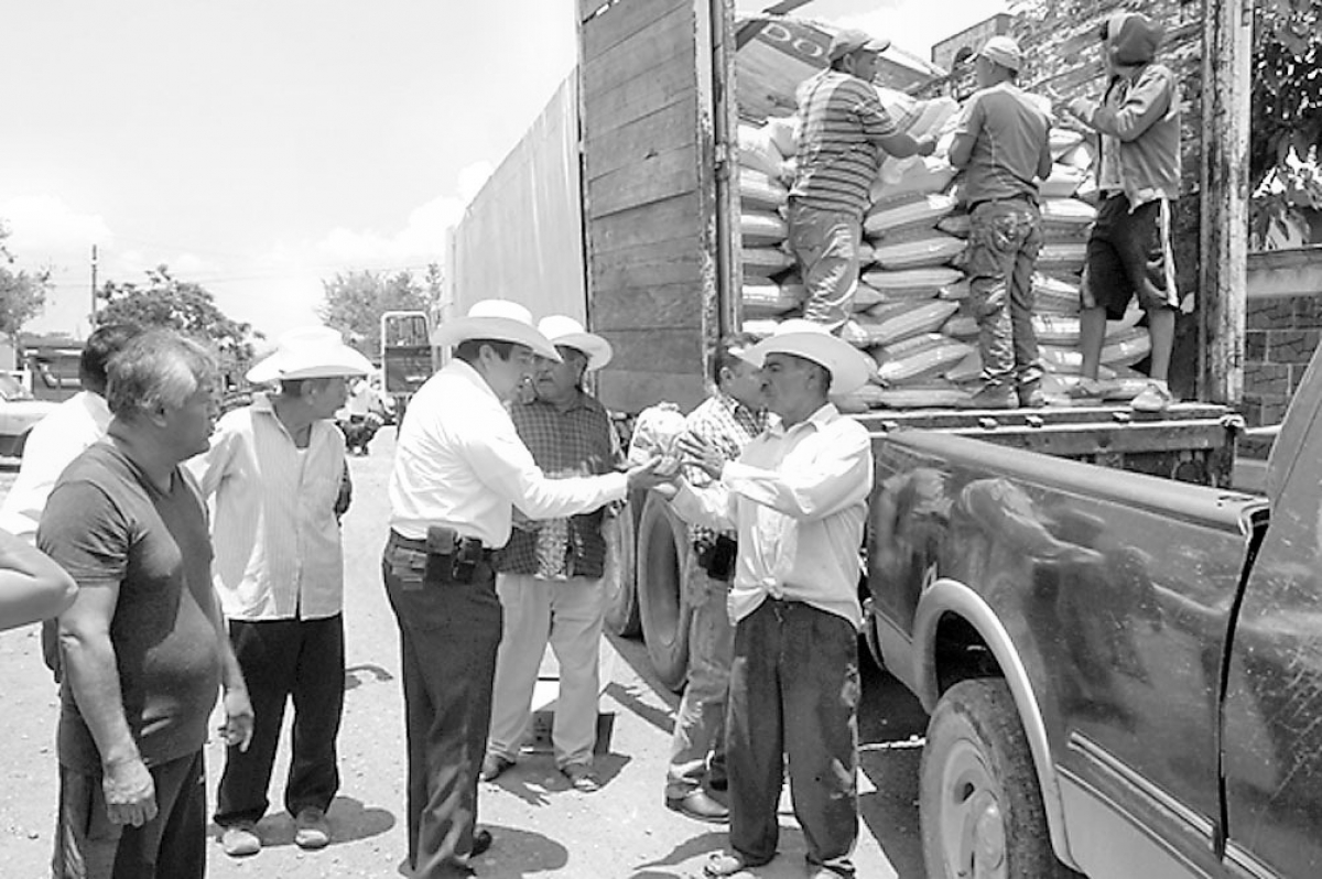 Entrega Sagarpa insumos para mejorar la producción de sorgo