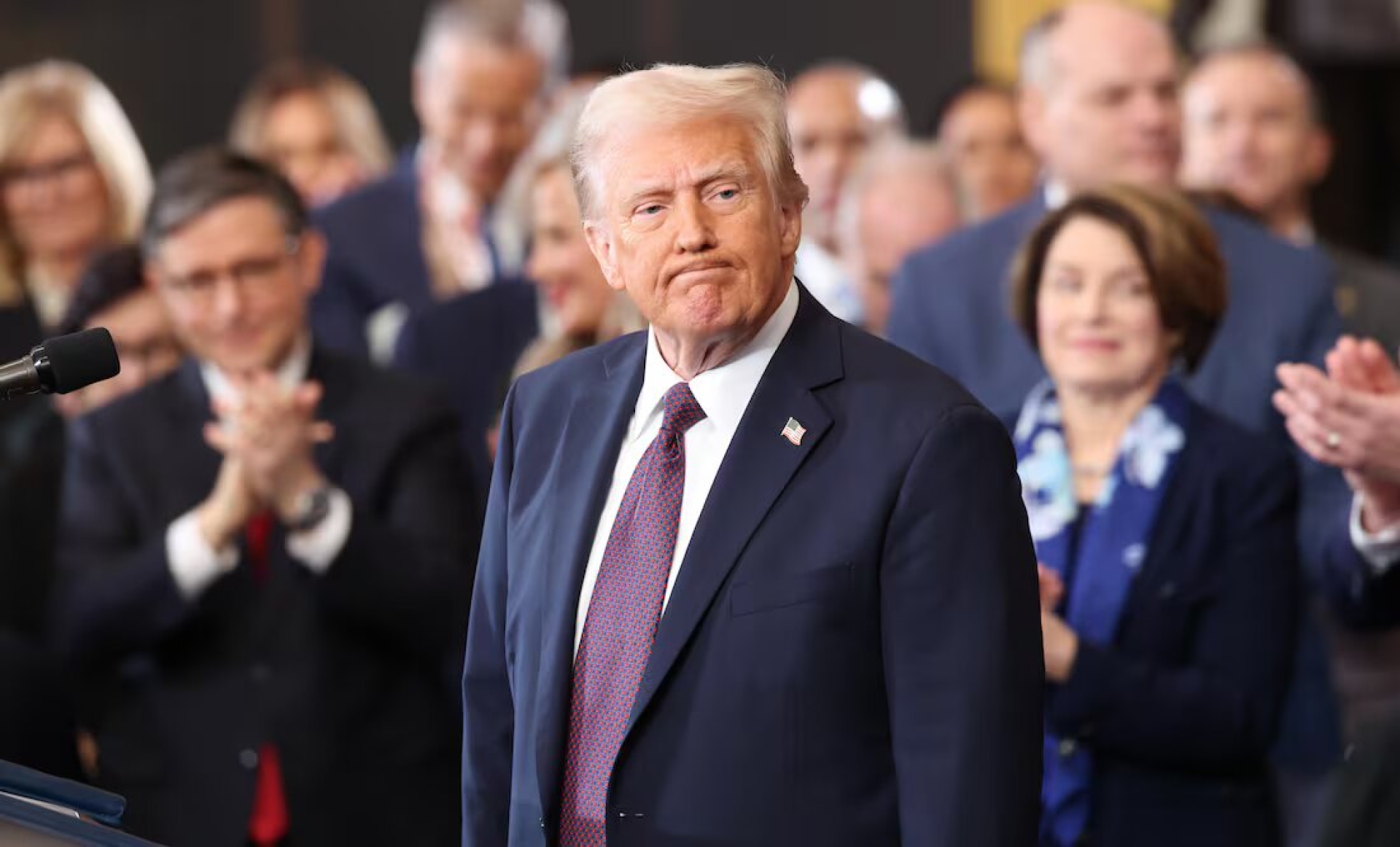Trump promete renombrar el golfo de México y 'retomar' el Canal de Panamá