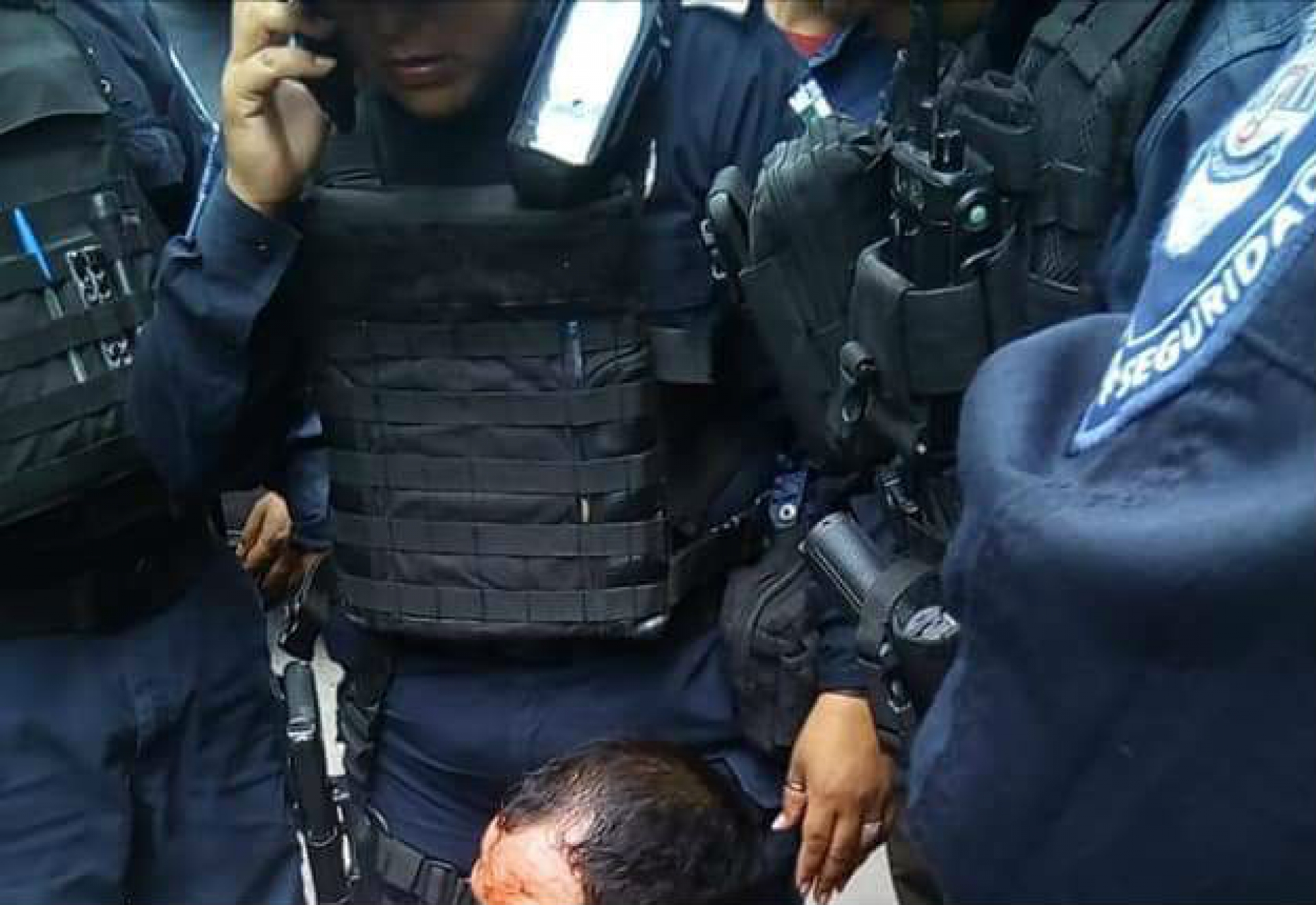 Golpean a presuntos extorsionadores, en la Barona