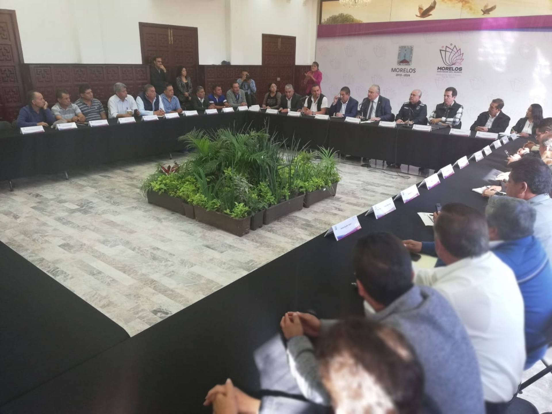 Transportistas se reúnen con autoridades del gobierno estatal