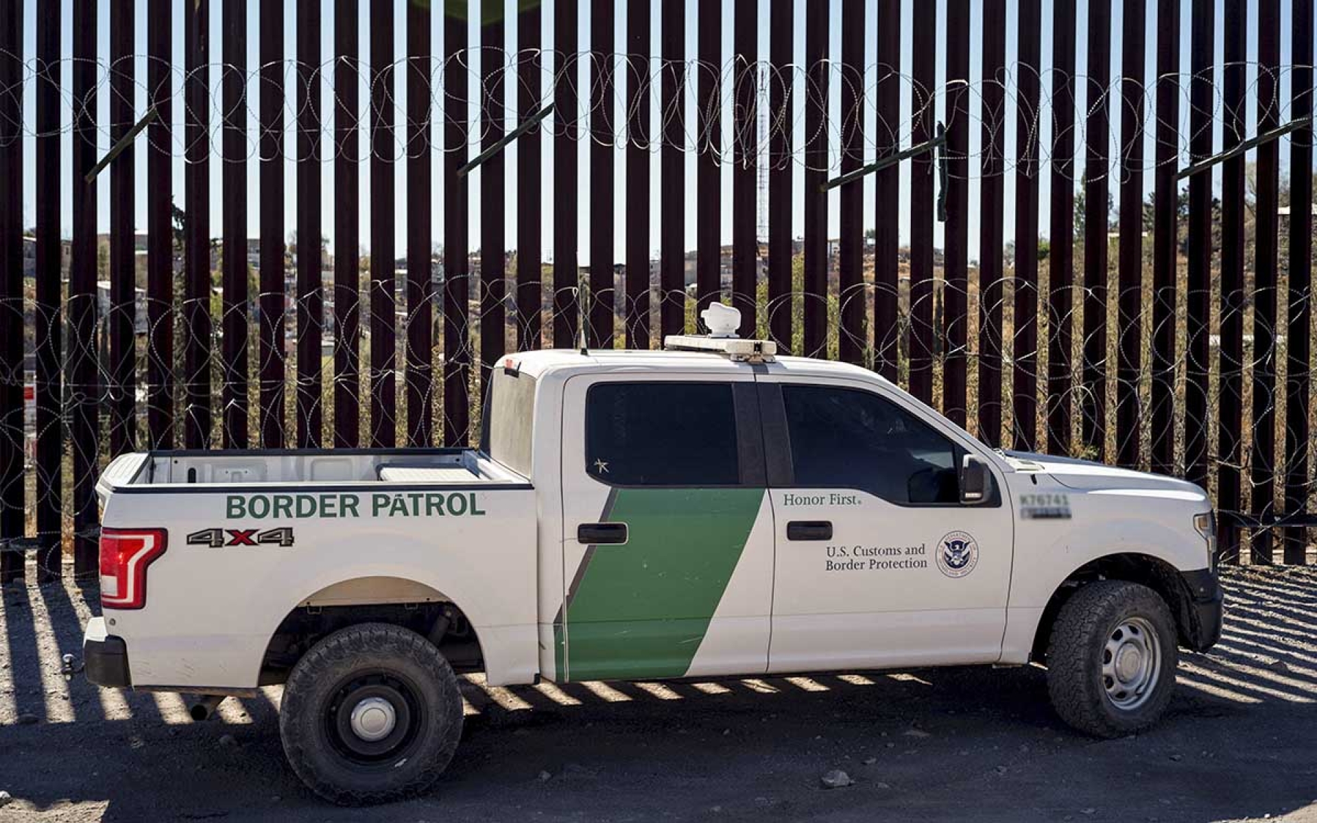Estados Unidos agregará 10 kilómetros más al muro fronterizo con México