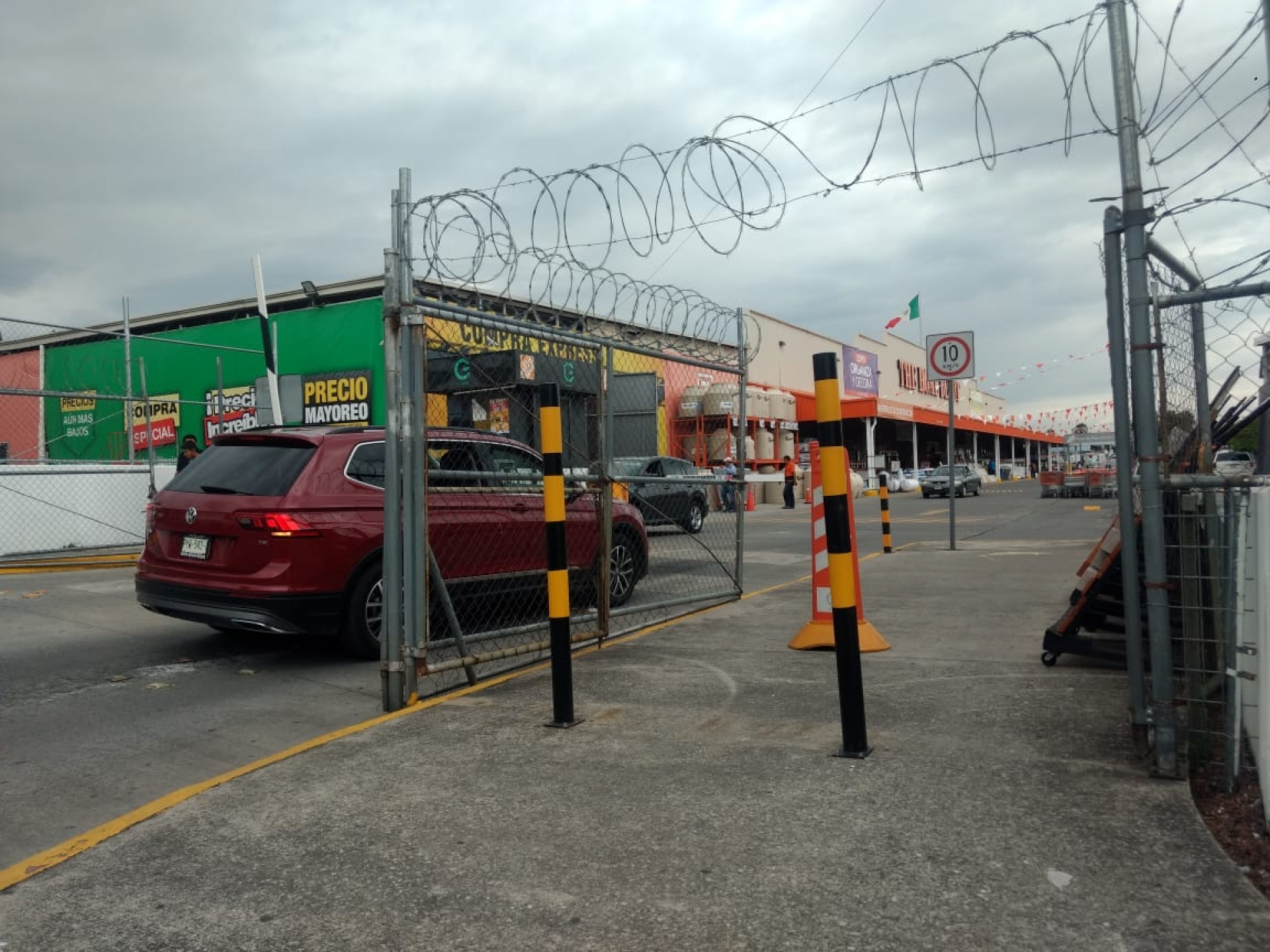Disparan y hieren a un hombre en un estacionamiento, en la avenida Gobernadores