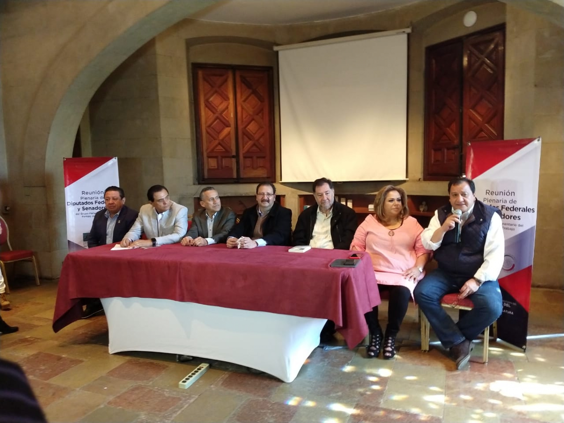 Llevan a cabo reunión plenaria de diputados federales y senadores del PT