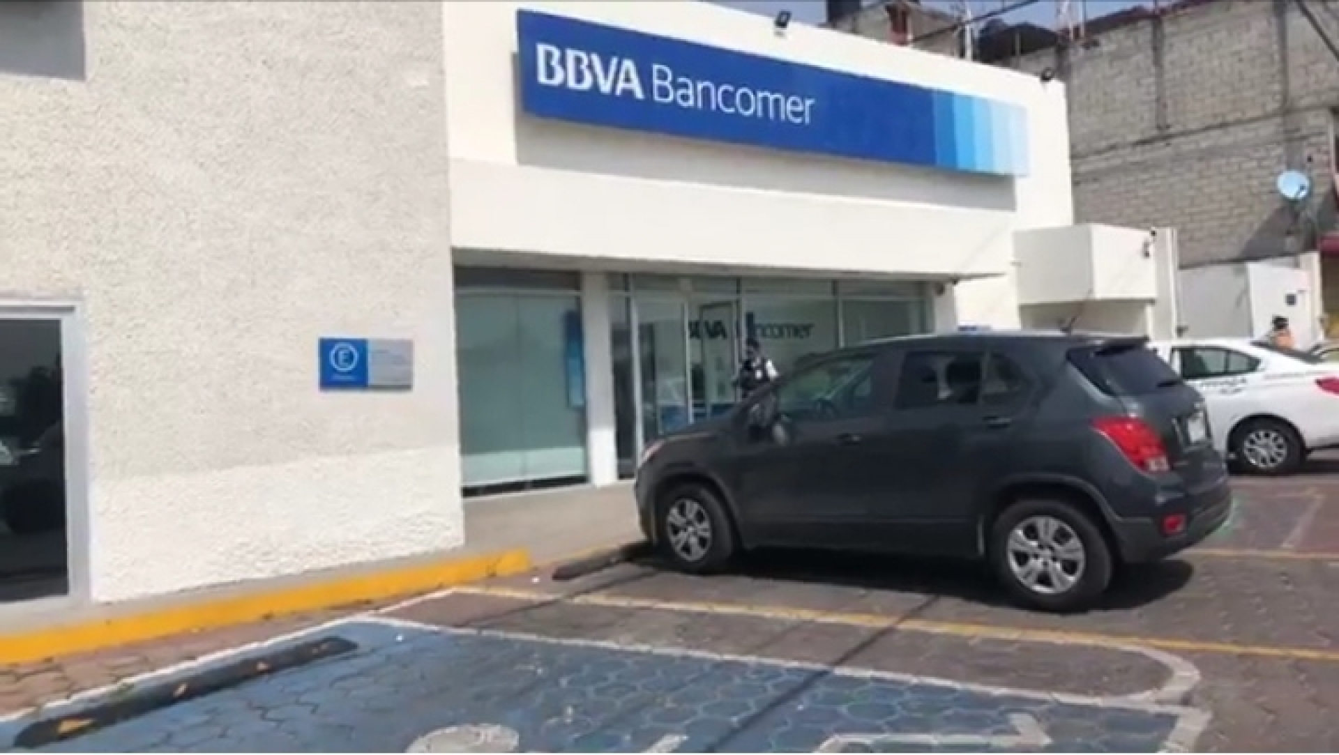 Asaltan sucursal de 'Bancomer' en Jiutepec