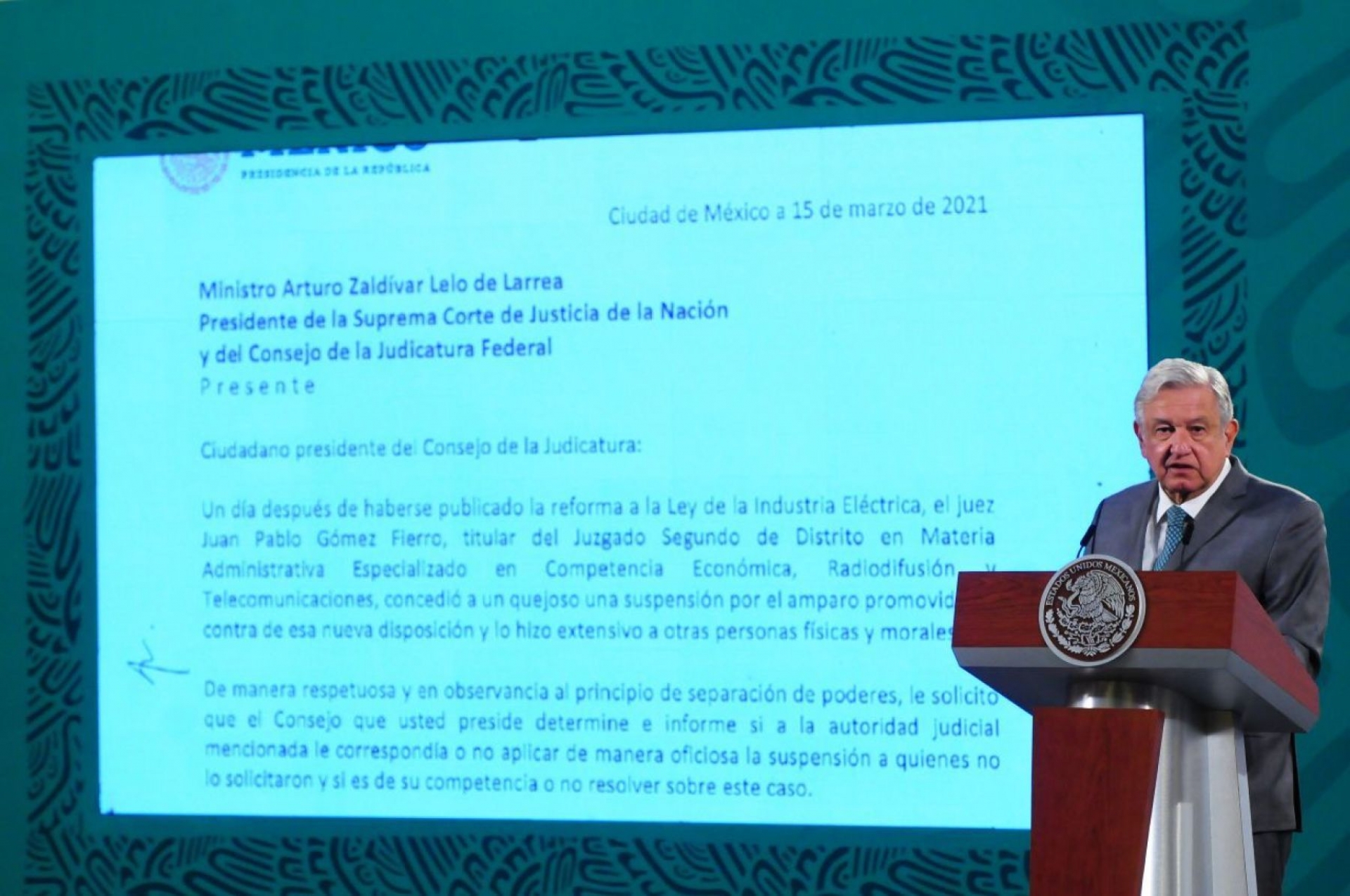 AMLO pide investigar al juez que suspendió la reforma eléctrica