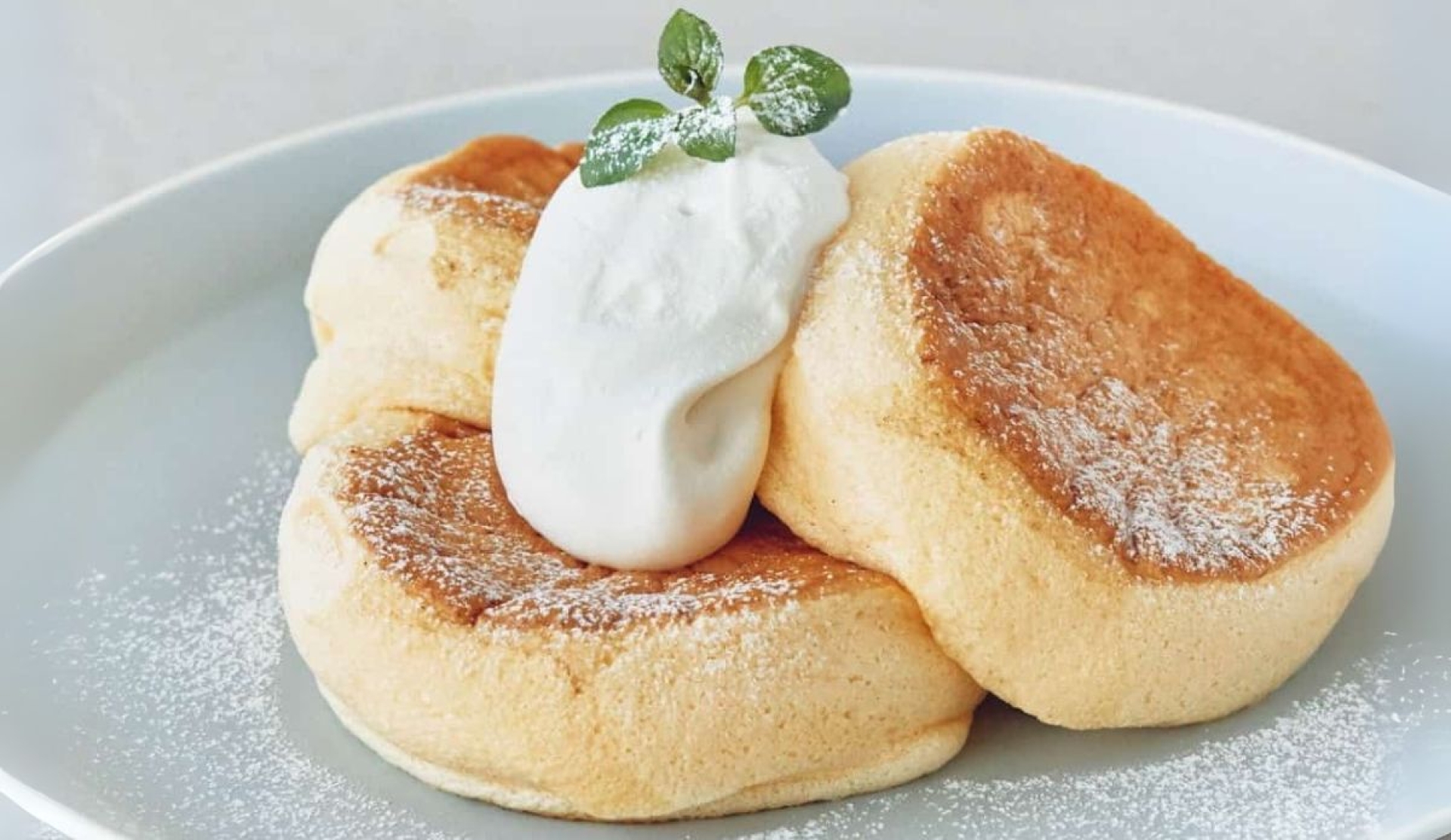 Hot cakes japoneses esponjosos listos en menos de diez minutos sin horno