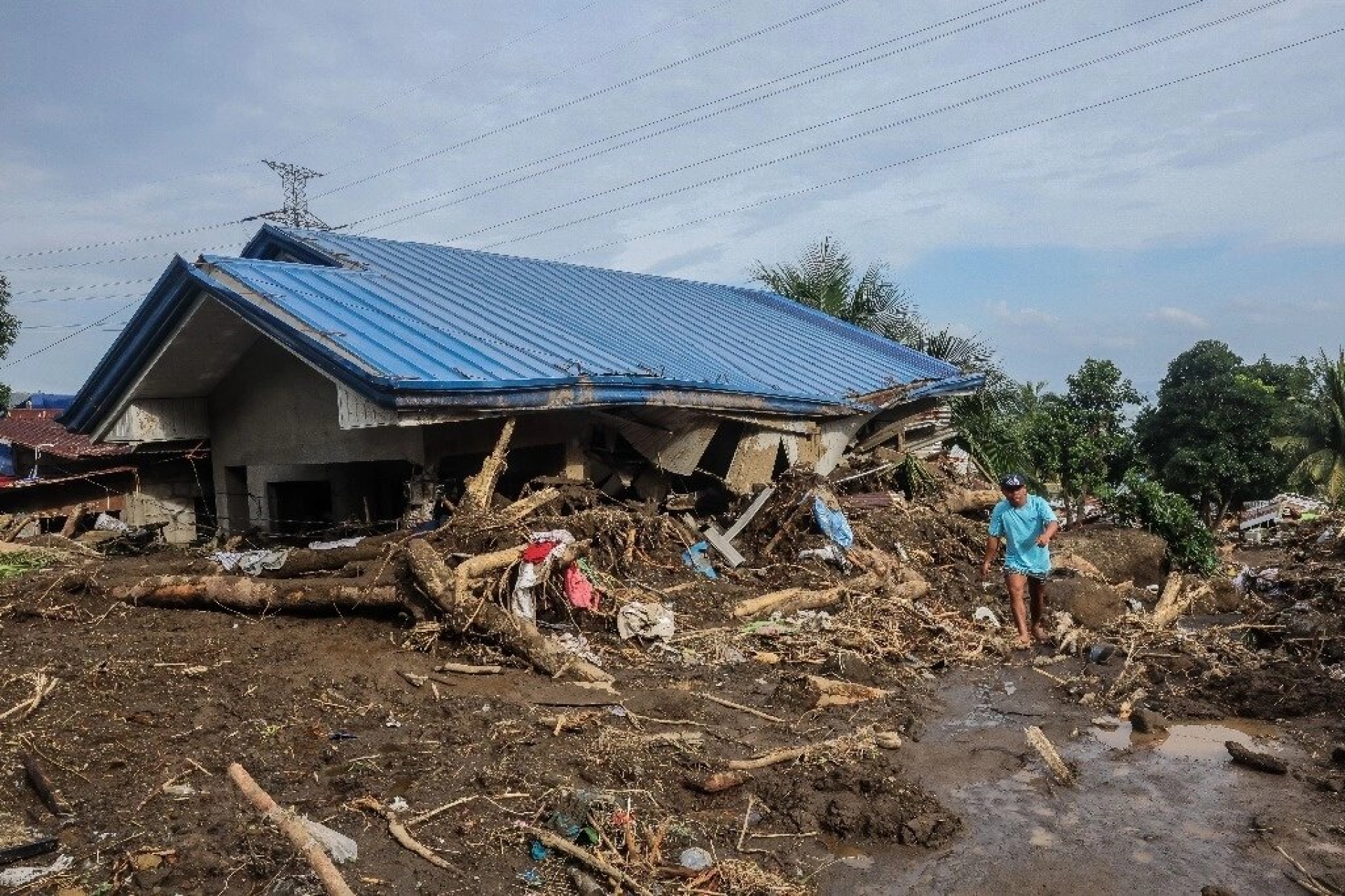 Al menos 130 muertos por inundaciones y deslaves en Filipinas