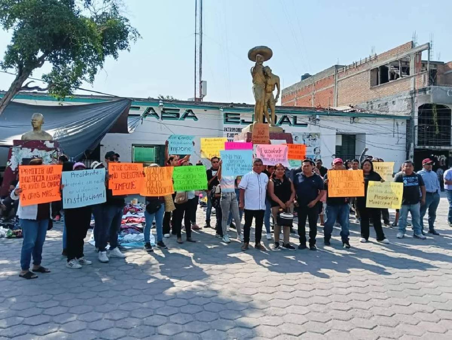 Denuncian despidos injustificados en el Ayuntamiento de Xoxocotla
