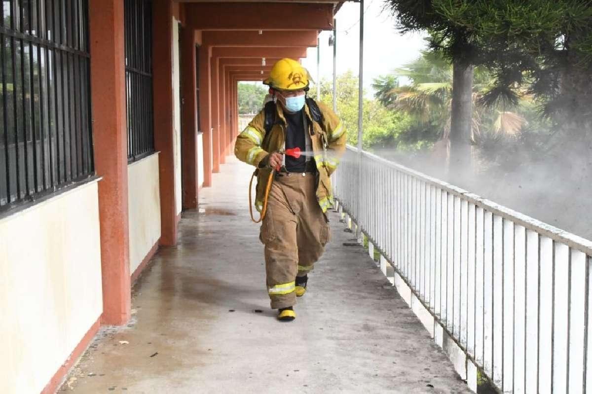 Avanza desinfección de escuelas para prevenir covid-19