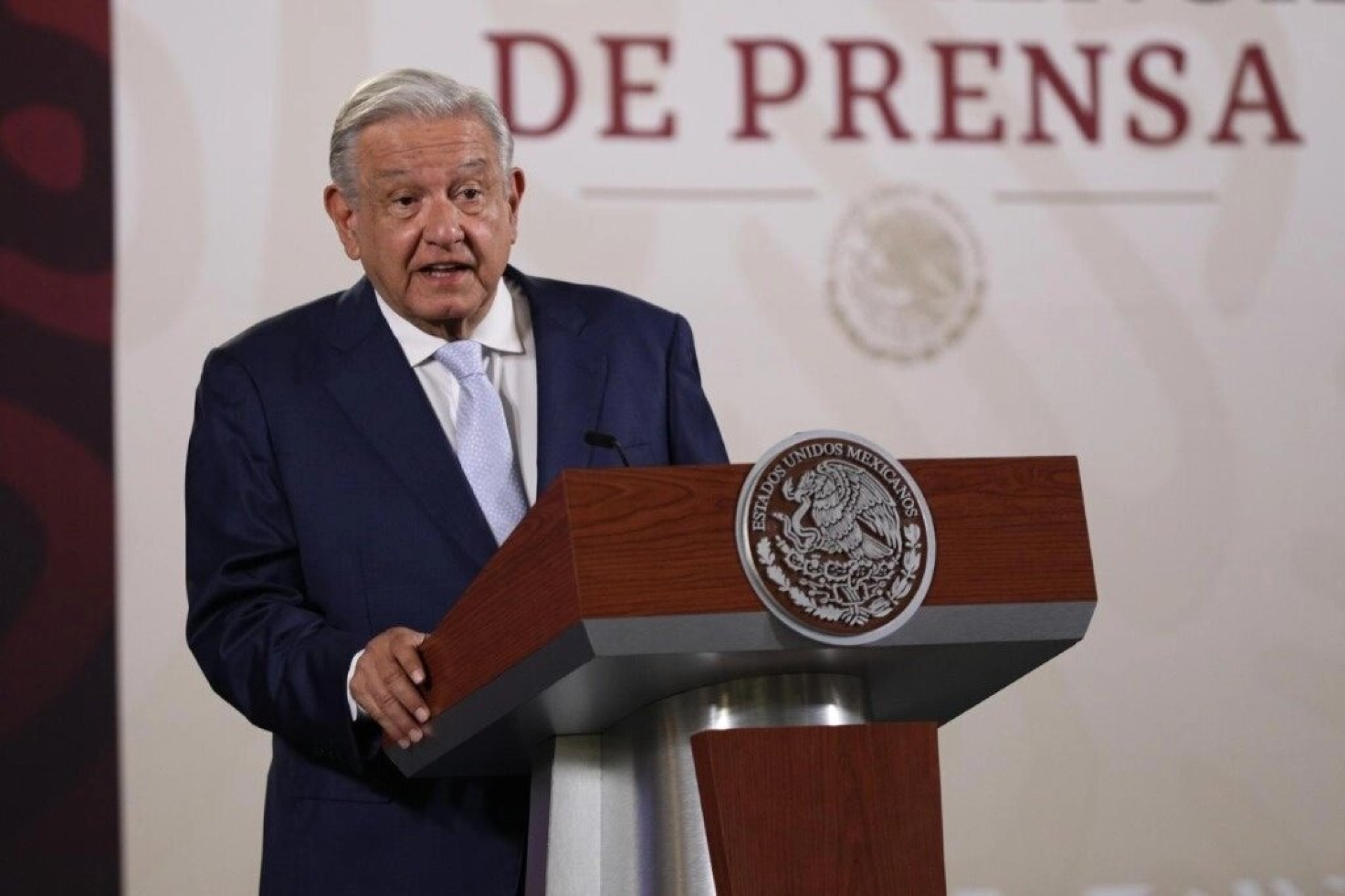 AMLO defiende 'libertad religiosa' de mexicanos por imágenes de Santa Muerte