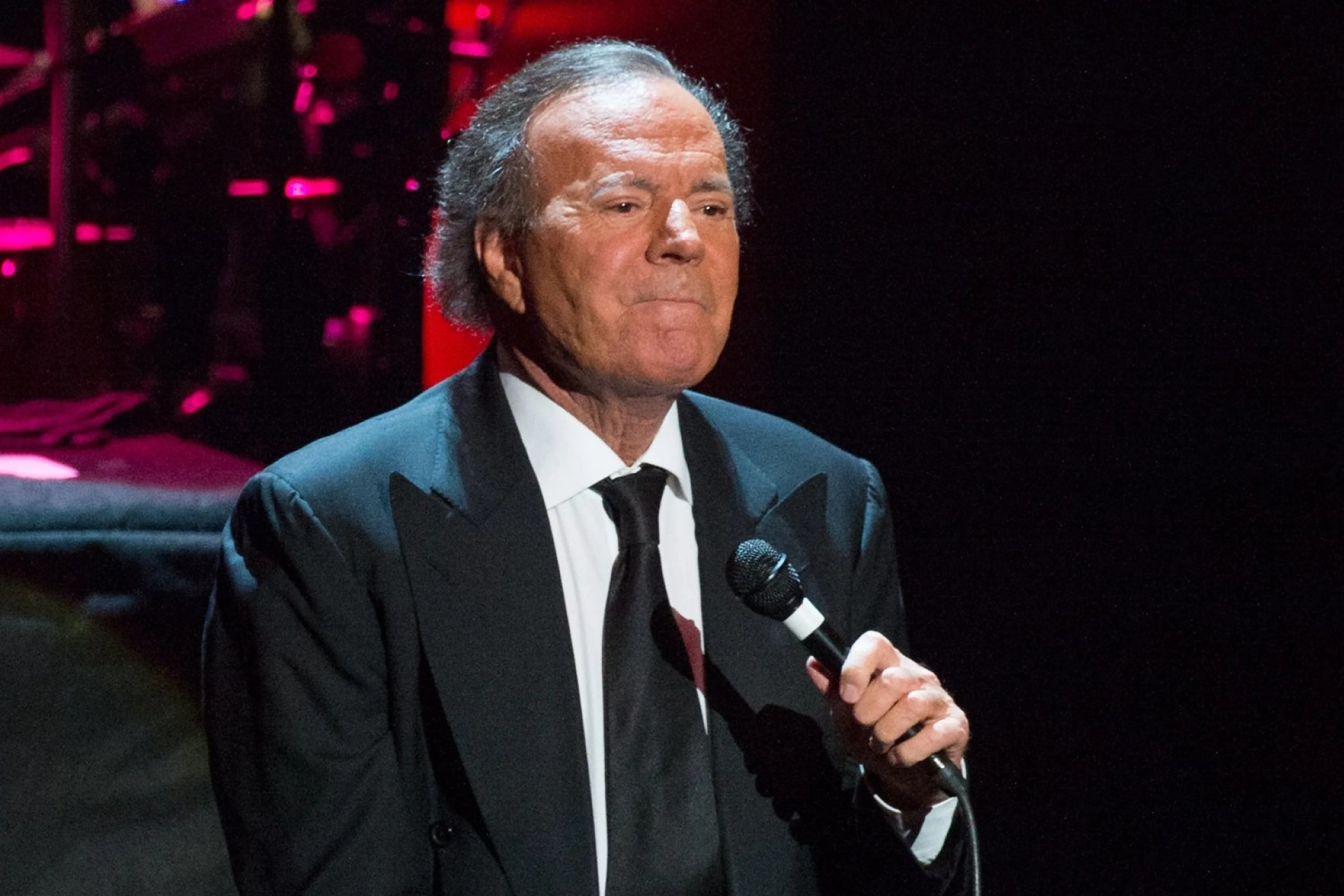 Julio Iglesias, señalado por dos exempleadas por presuntas agresiones sexuales