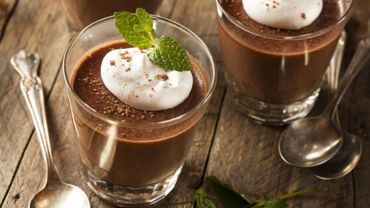 Gelatina de chocolate, prepara este refrescante y cremoso postre