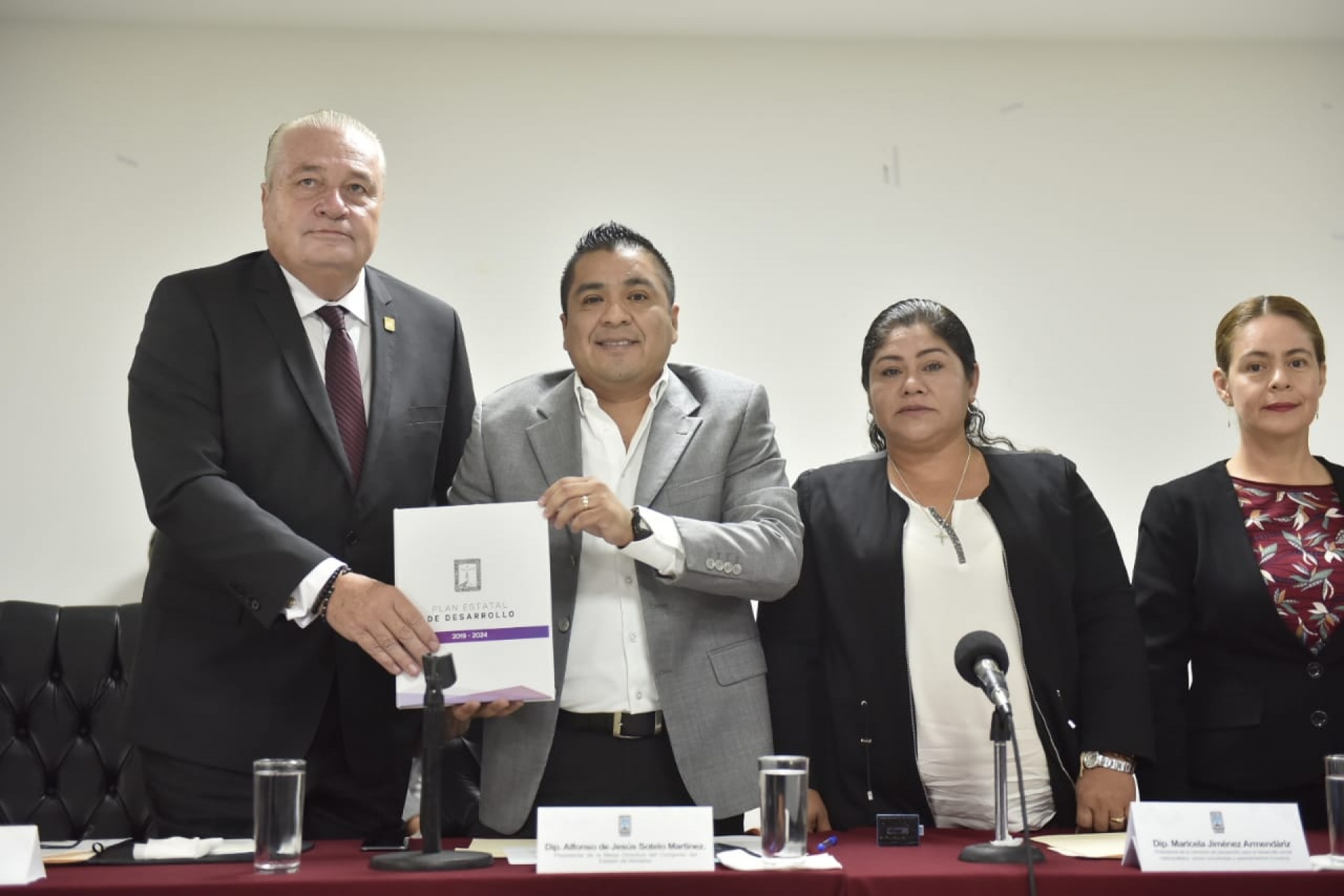 Presentan autoridades a diputados Plan Estatal de Desarrollo