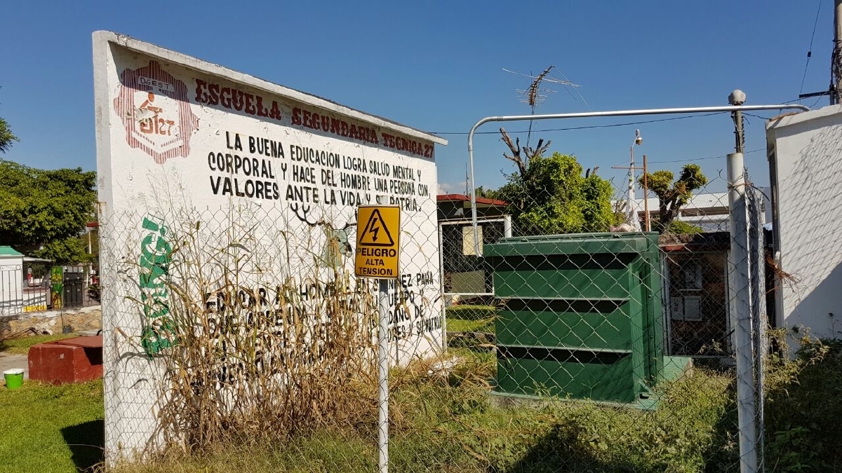 Lleva una semana sin luz la secundaria número 27 de Galeana
