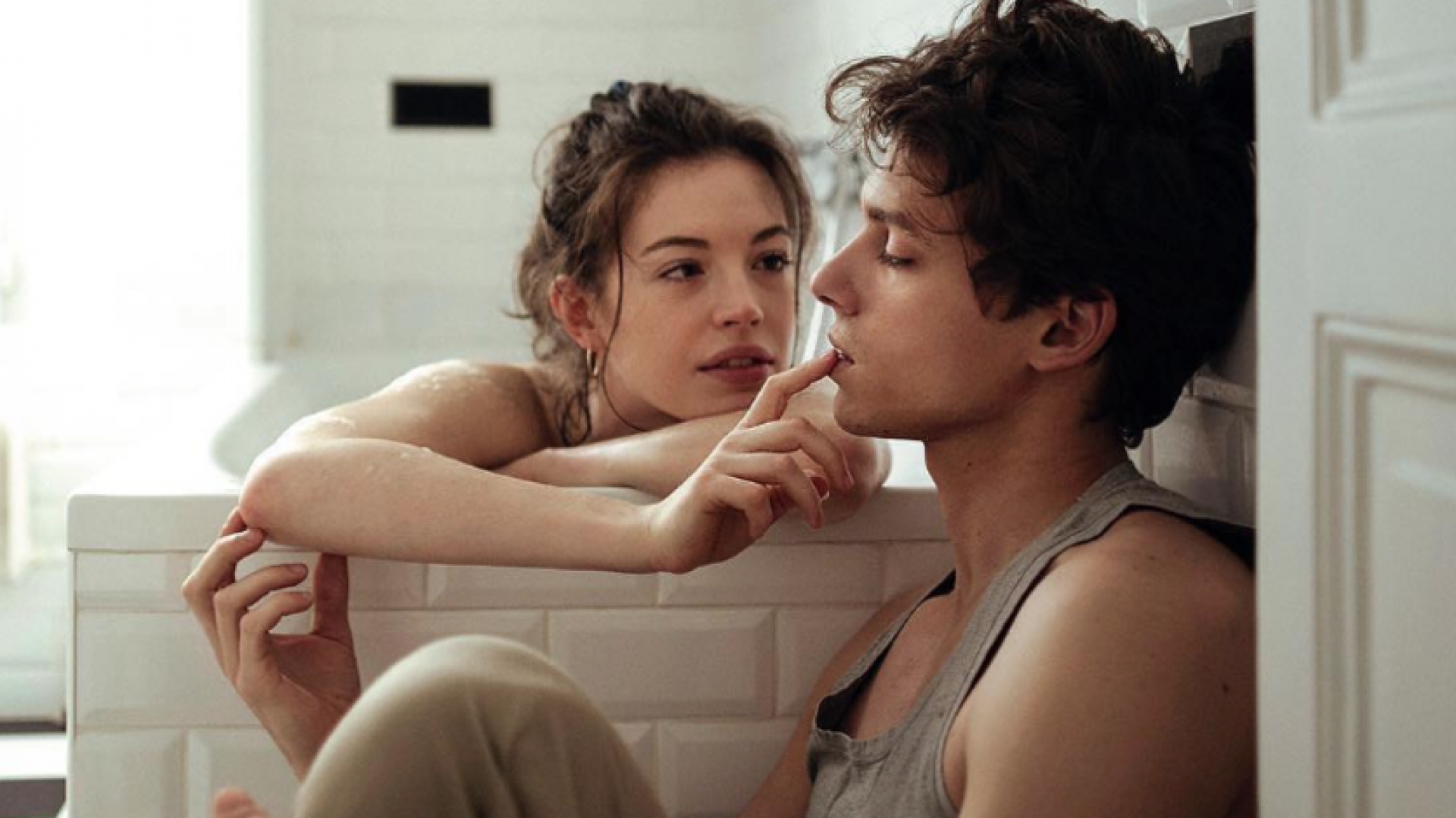 18 razones por las que una mujer sale con un hombre que tiene novia