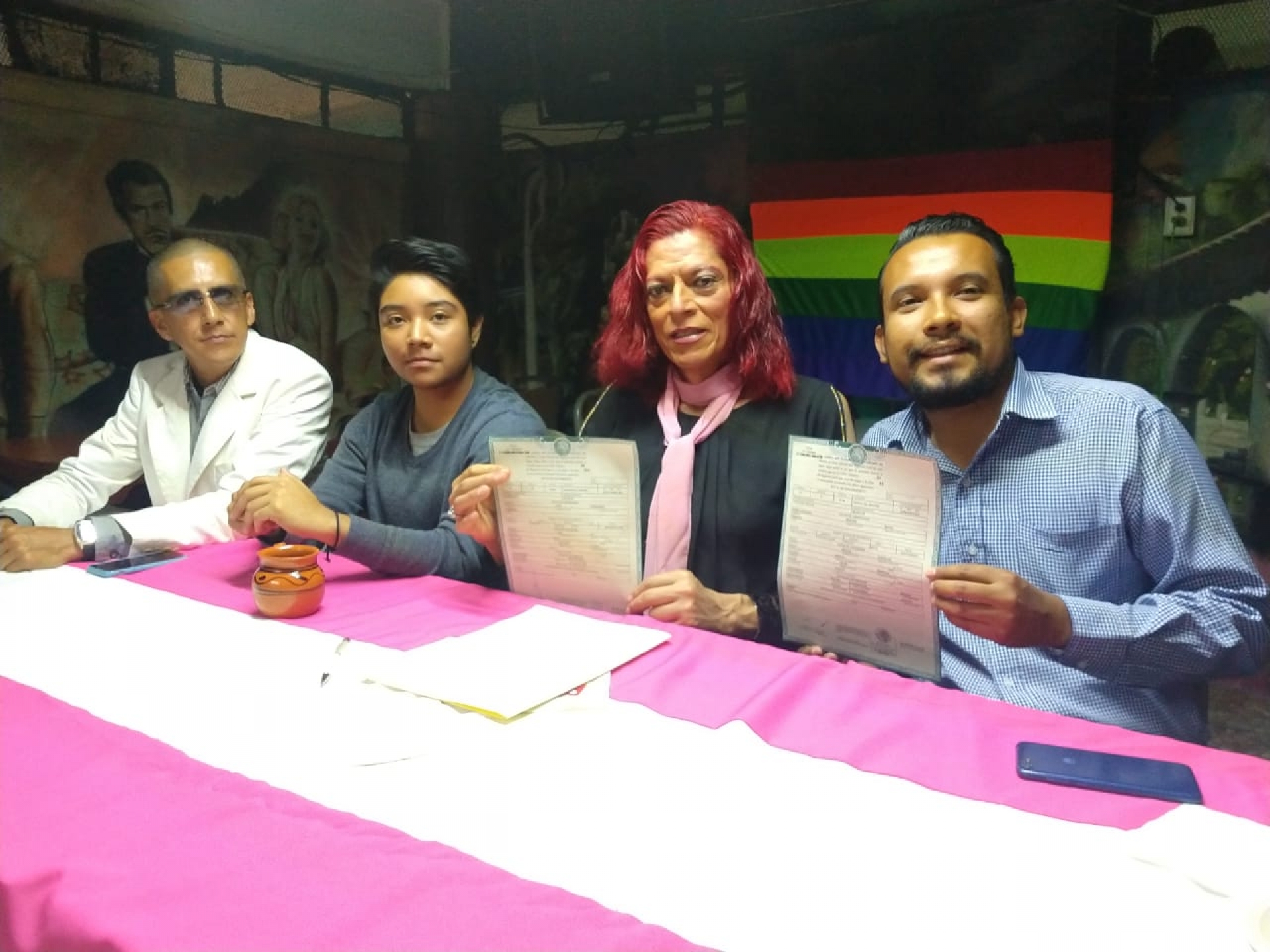 Entregan primeras tres actas de nacimiento a mujeres transexuales, vía proceso judicial