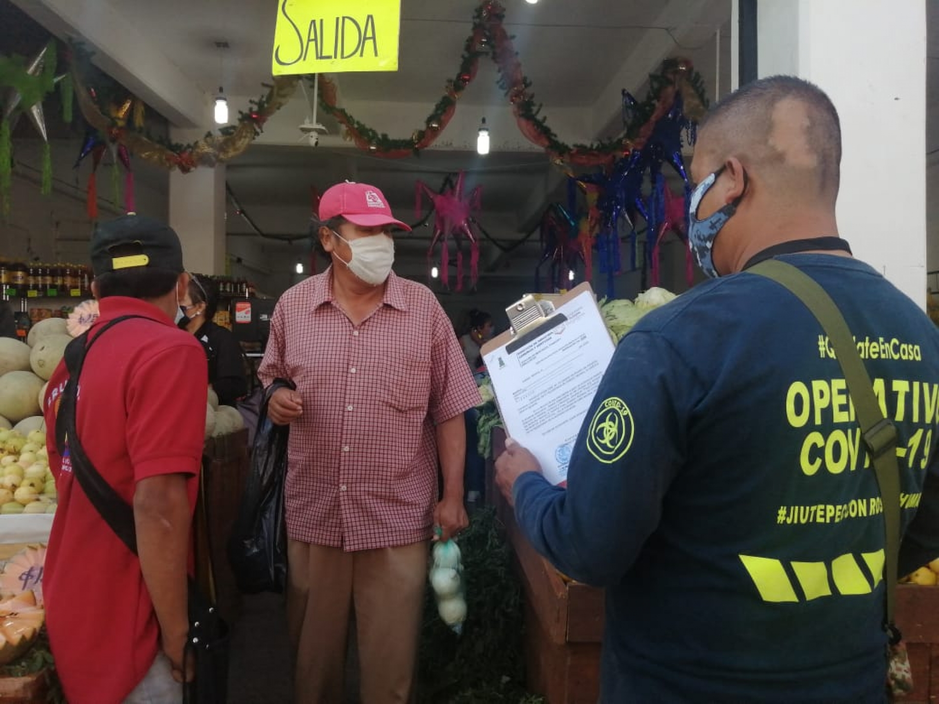 Efectúan 'Operativo covid-19' en el mercado de Tejalpa